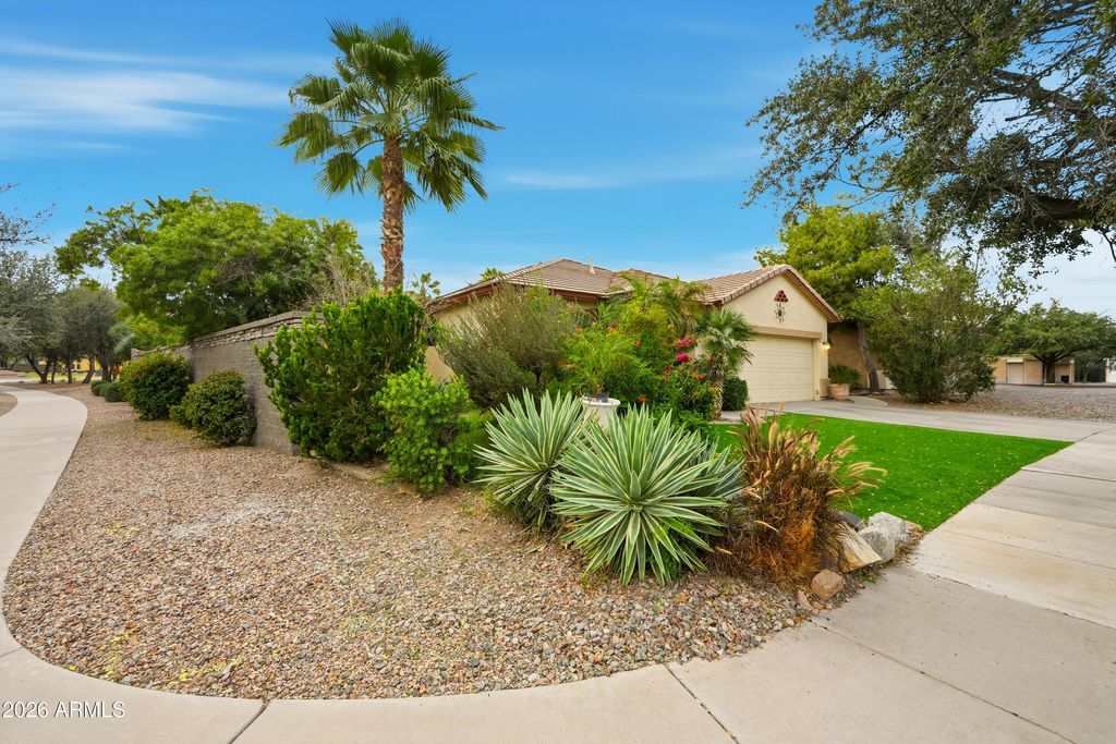Photo of 4210 S Splendor Place, Gilbert, AZ 85297 (MLS # 6986010)