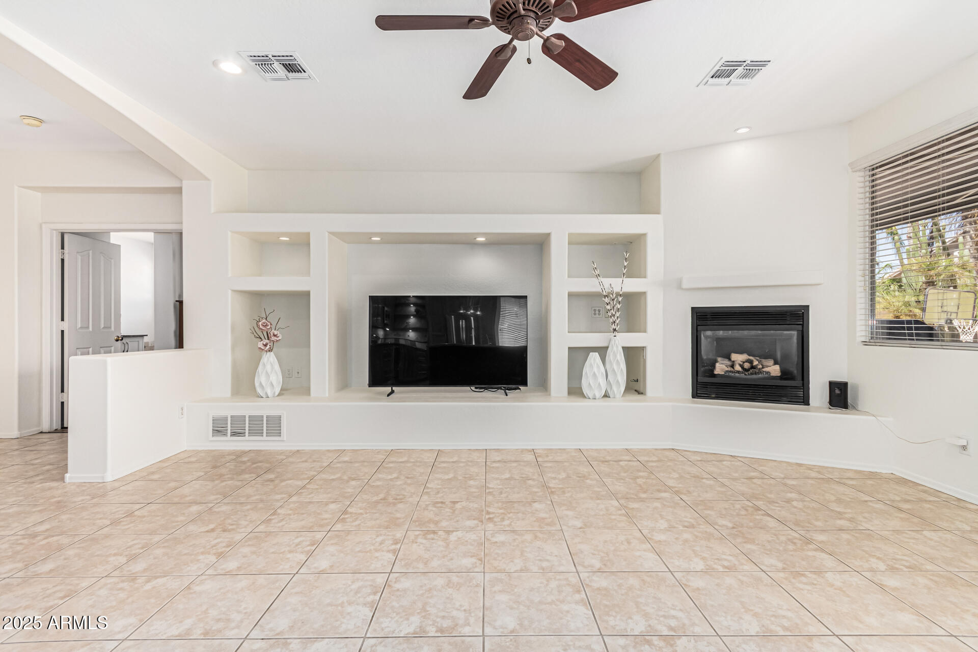 3414 E SANTA FE Lane