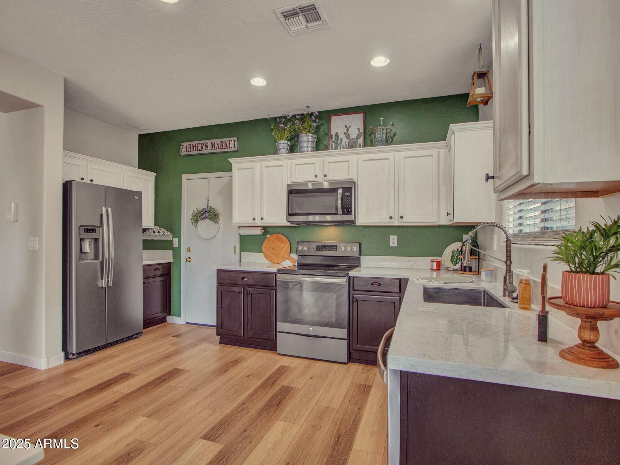 Anthem, Arizona 85086, United States, 4 Bedrooms Bedrooms, ,3 BathroomsBathrooms,Residential,Active,198467