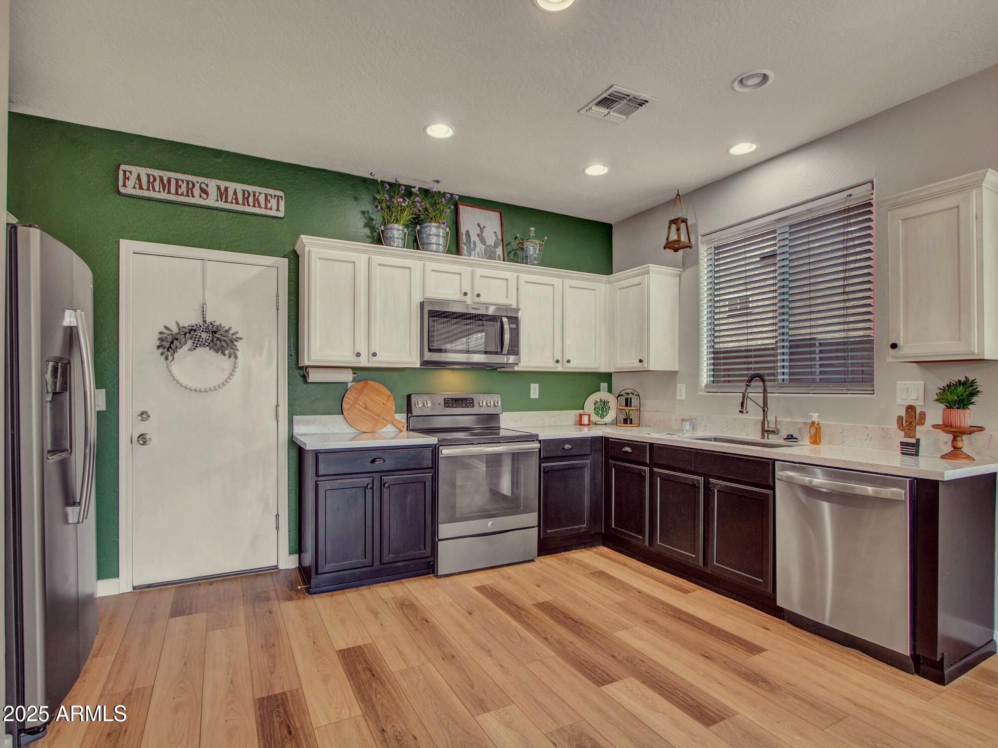 Anthem, Arizona 85086, United States, 4 Bedrooms Bedrooms, ,3 BathroomsBathrooms,Residential,Active,198467