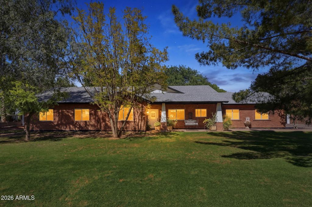 Photo of 2076 E Willis Road, Gilbert, AZ 85297 (MLS # 6995734)