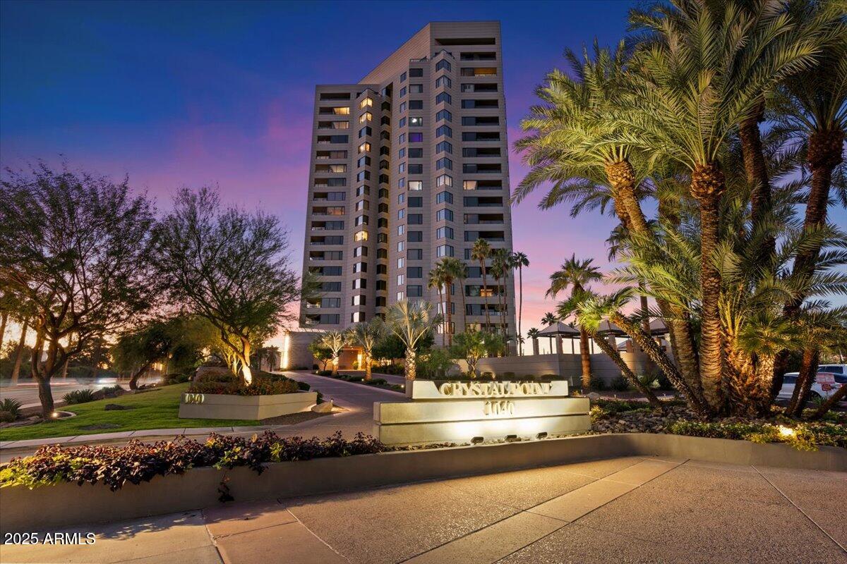 1040 E OSBORN Road 203