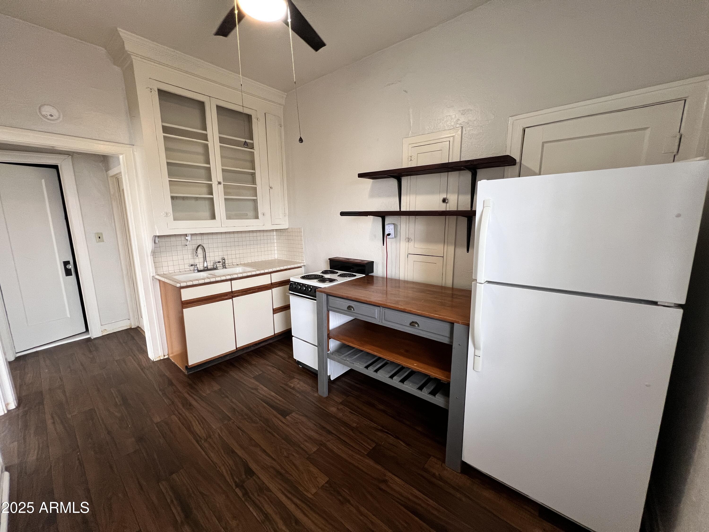 902 E Palm Lane Apt 6
