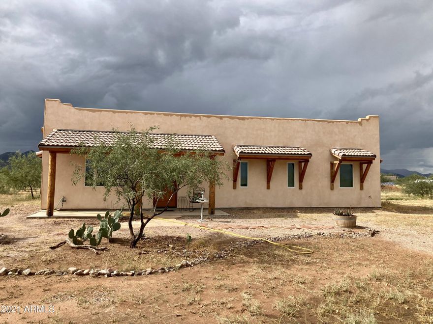 Cozy, like new 2bedroom 2bathroom home with lots of privacy on approx 4.5ac.
