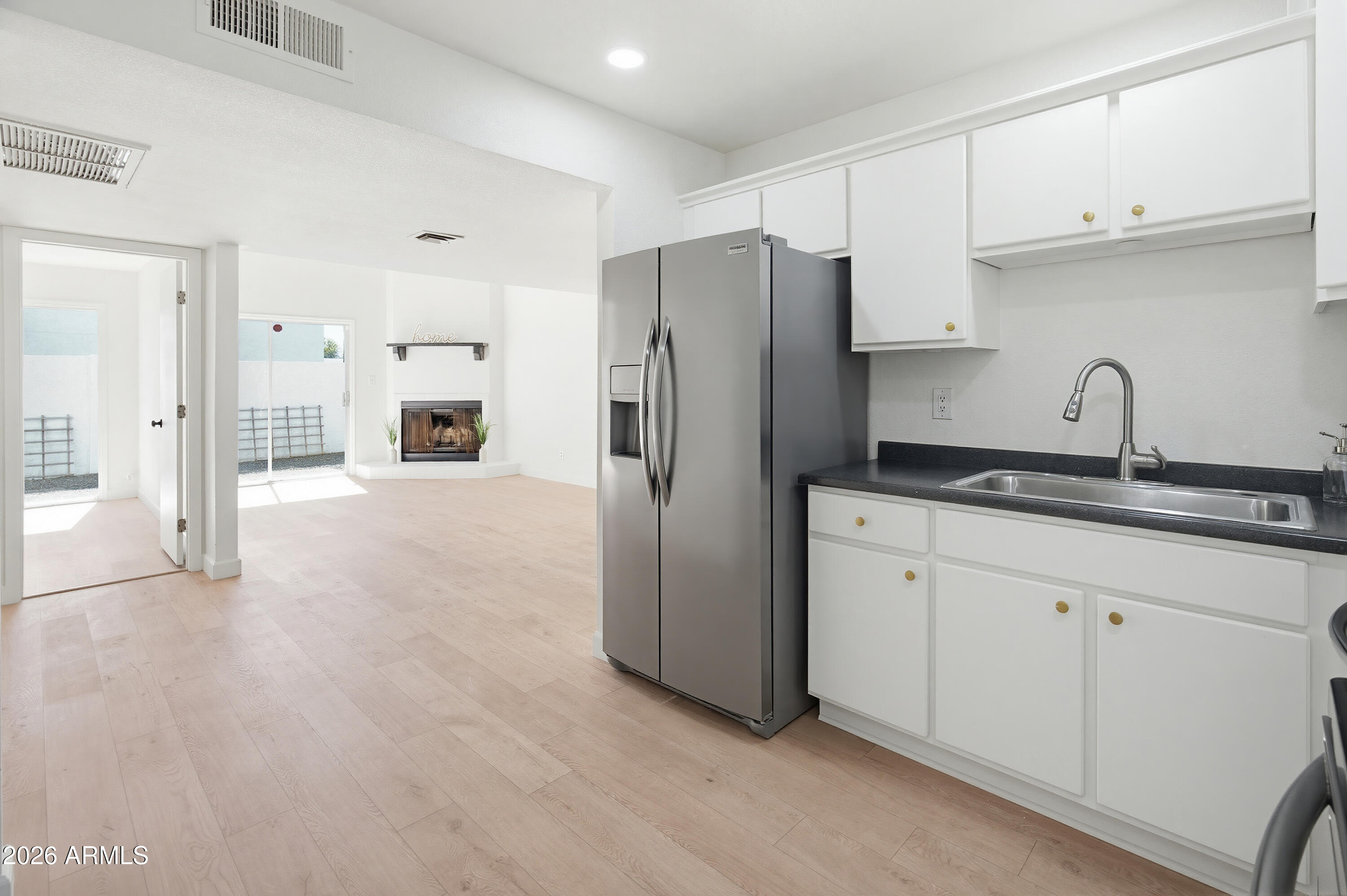 4919 E Edgemont Avenue