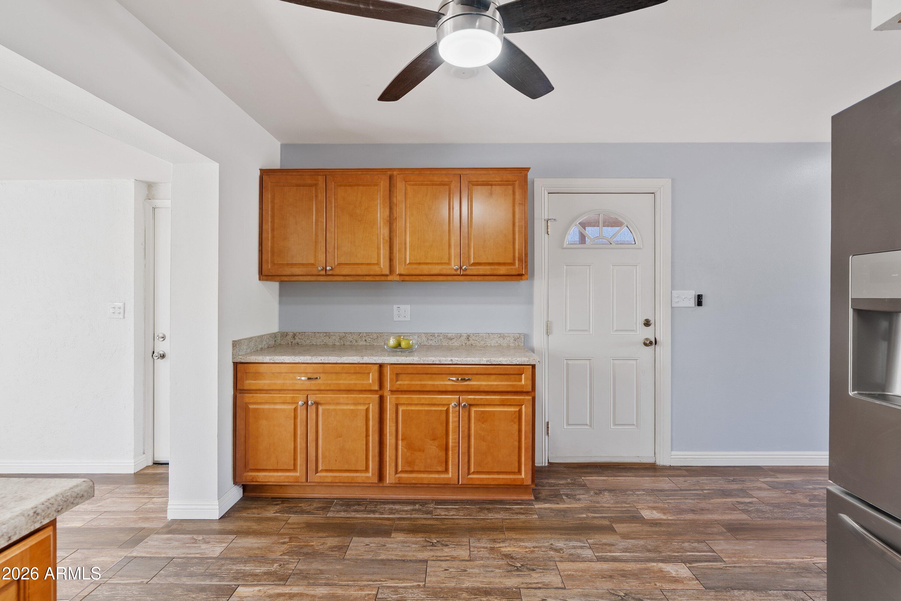 2045 W CORRINE Drive