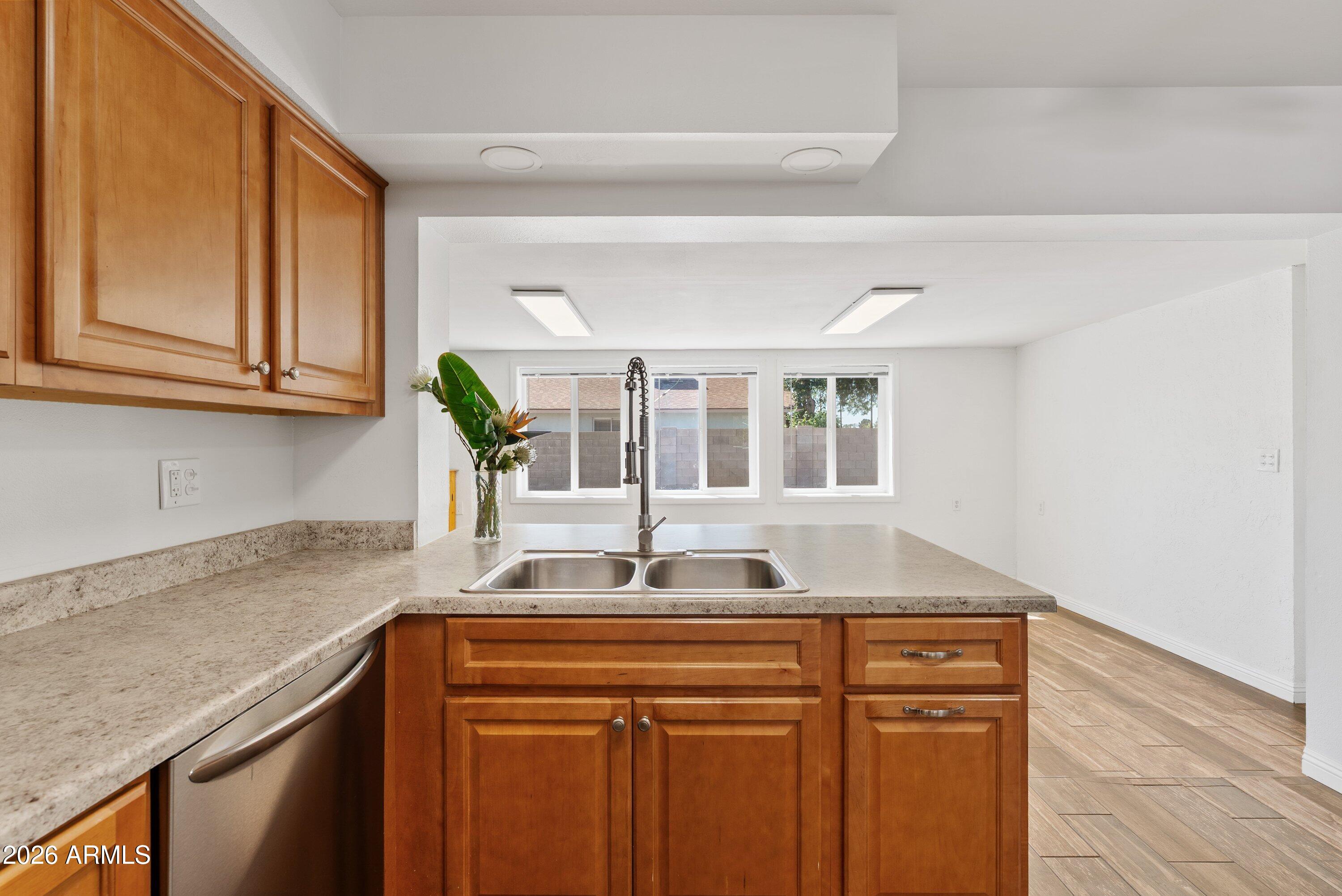 2045 W CORRINE Drive