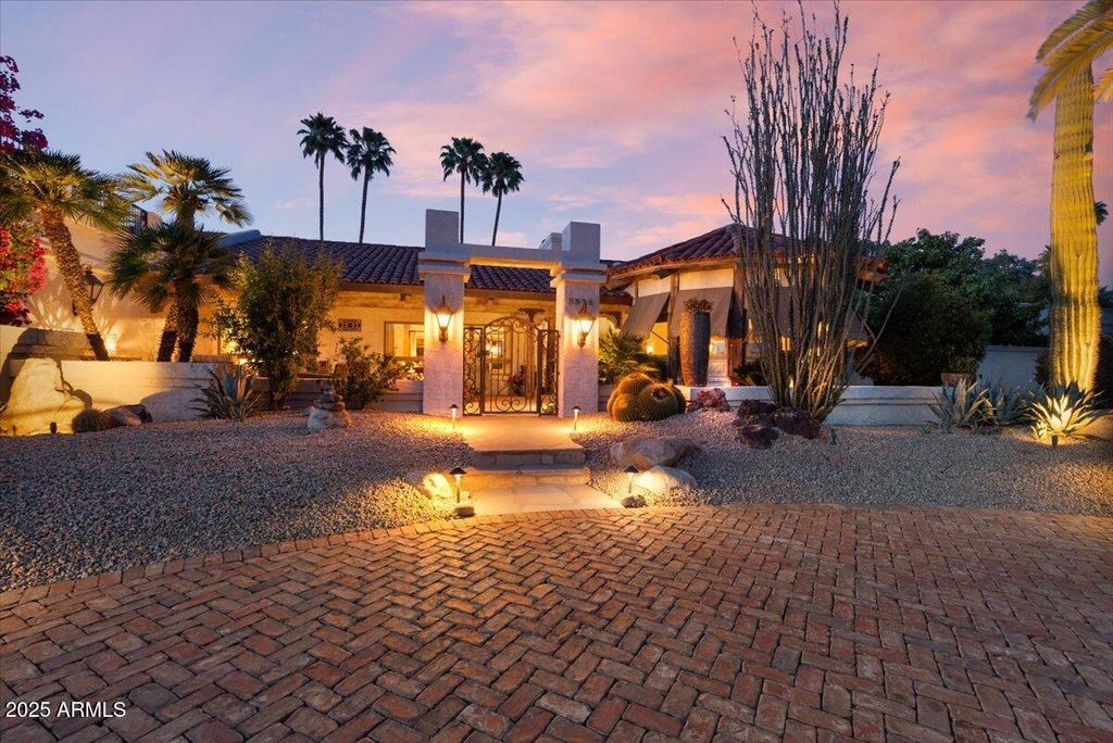 Photo of 8514 E Country Club Trail, Scottsdale, AZ 85255 (MLS # 6859017)