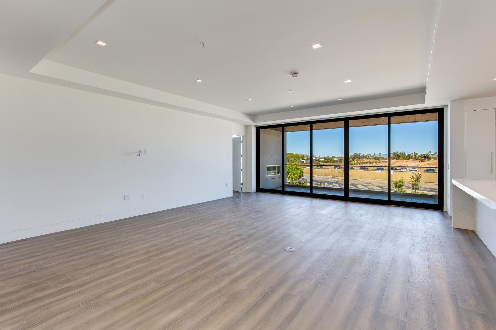 6587 N Palmeraie Boulevard Unit 2011