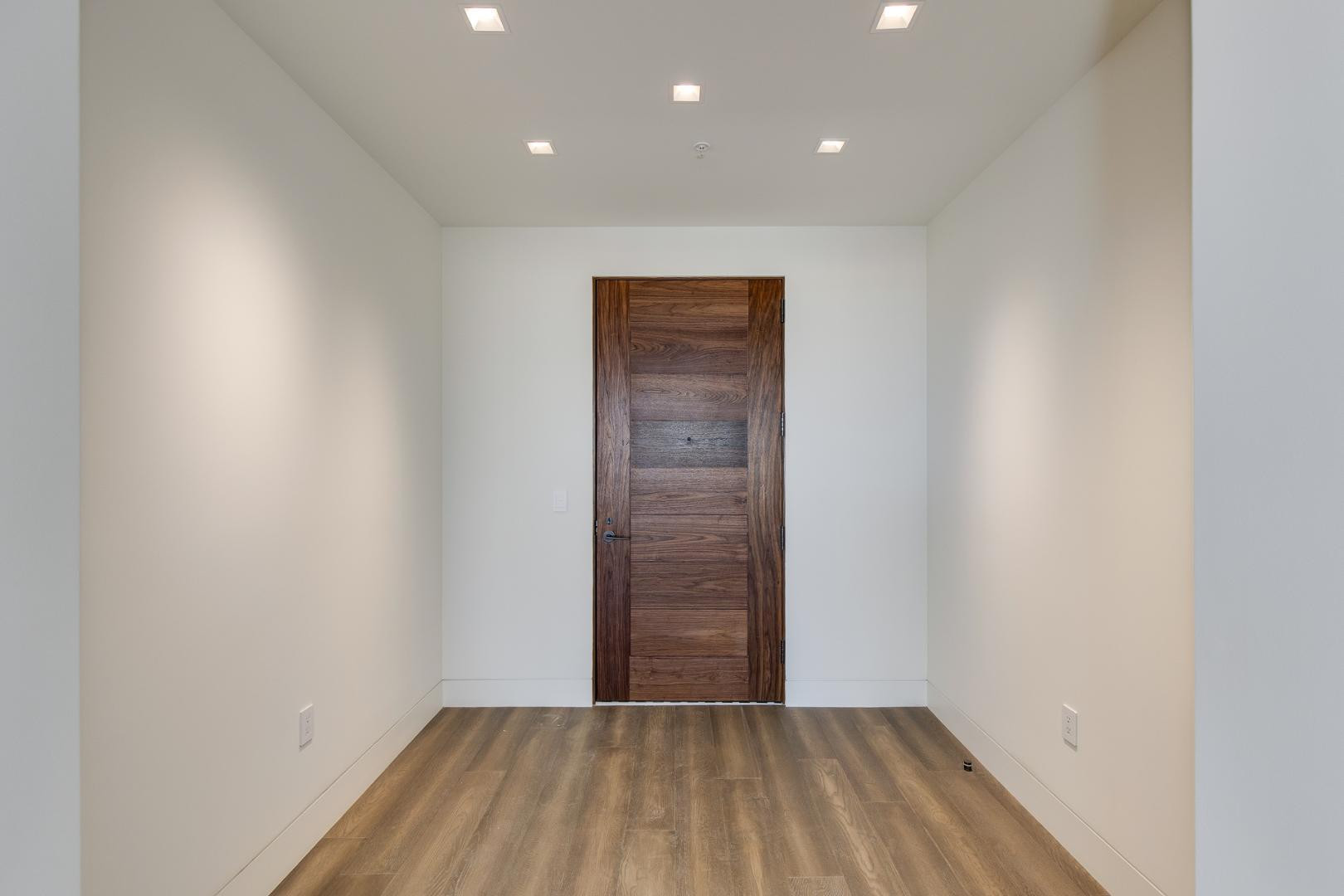 6587 N Palmeraie Boulevard Unit 2011