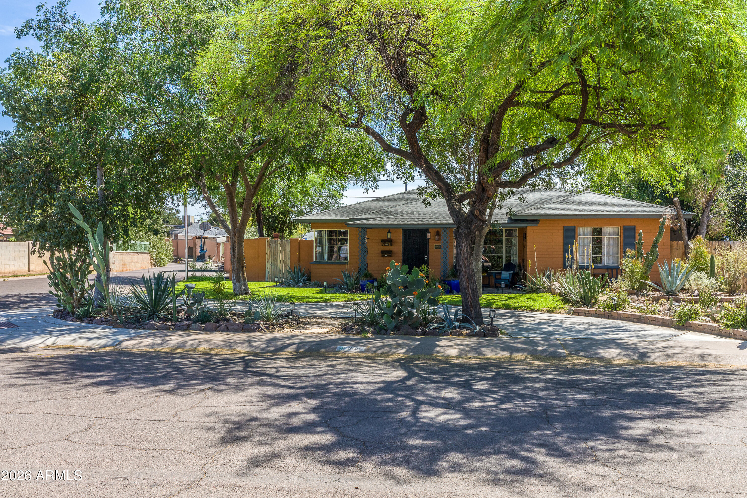 1601 W MULBERRY Drive