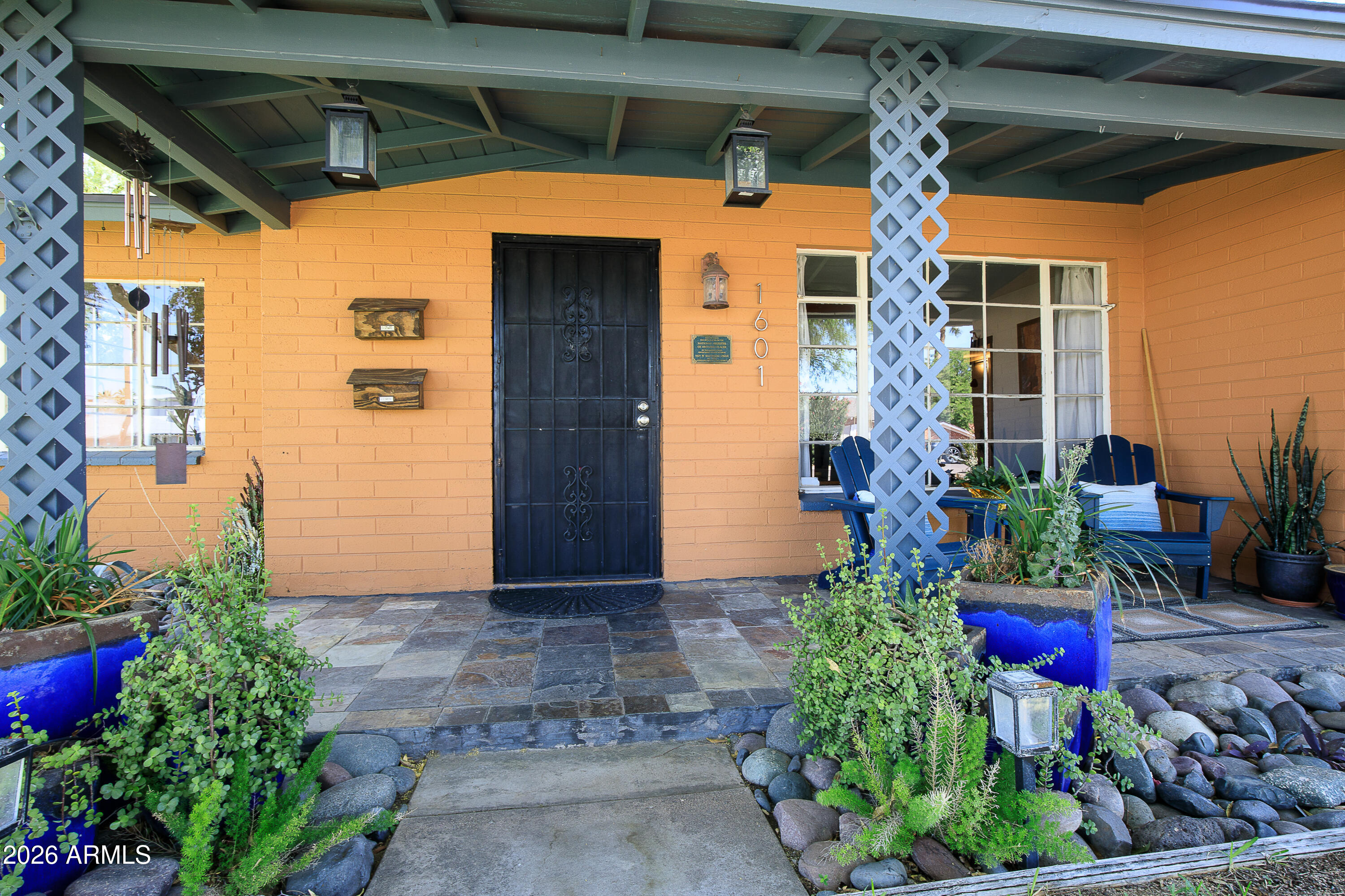 1601 W MULBERRY Drive