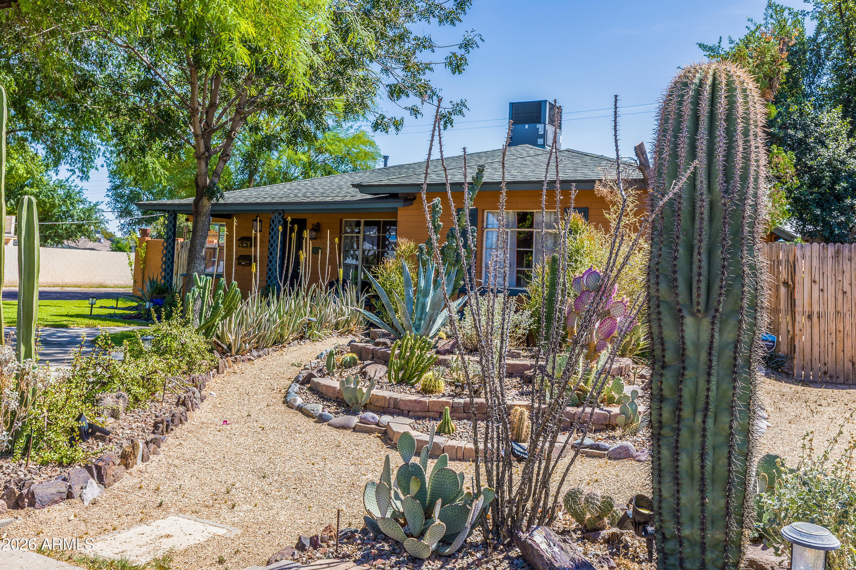 1601 W MULBERRY Drive