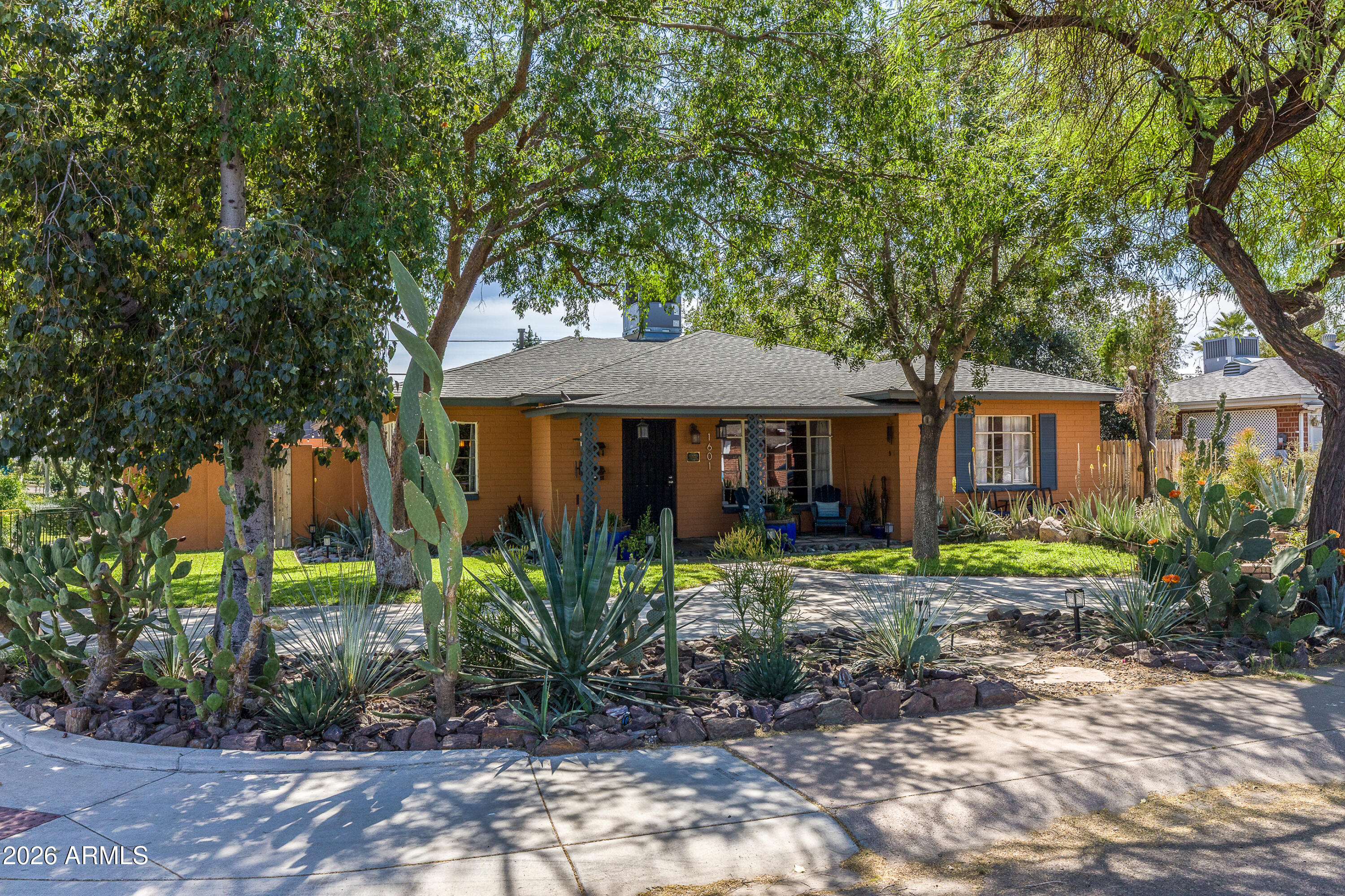 1601 W MULBERRY Drive