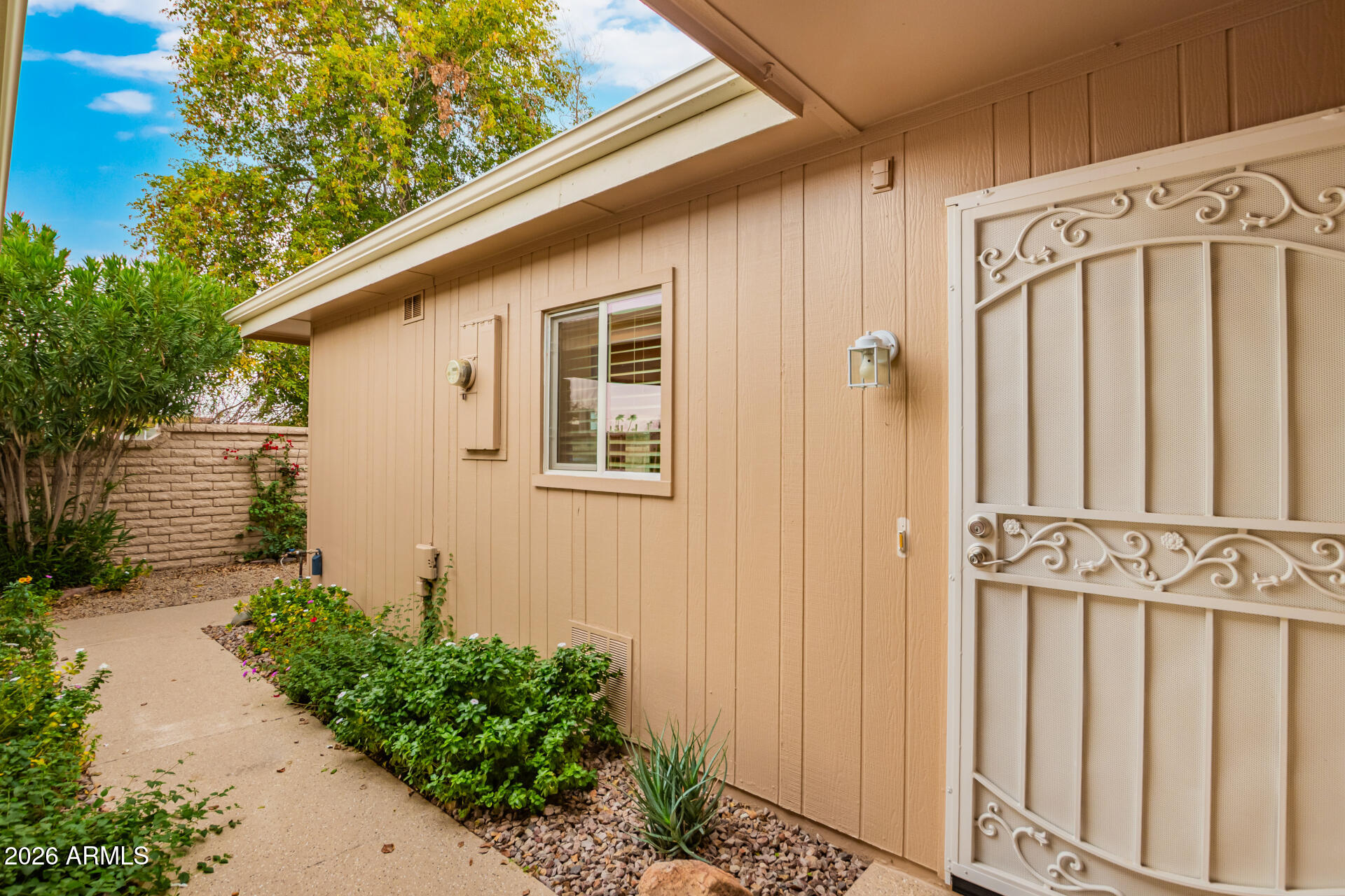 9819 W LANCASTER Drive