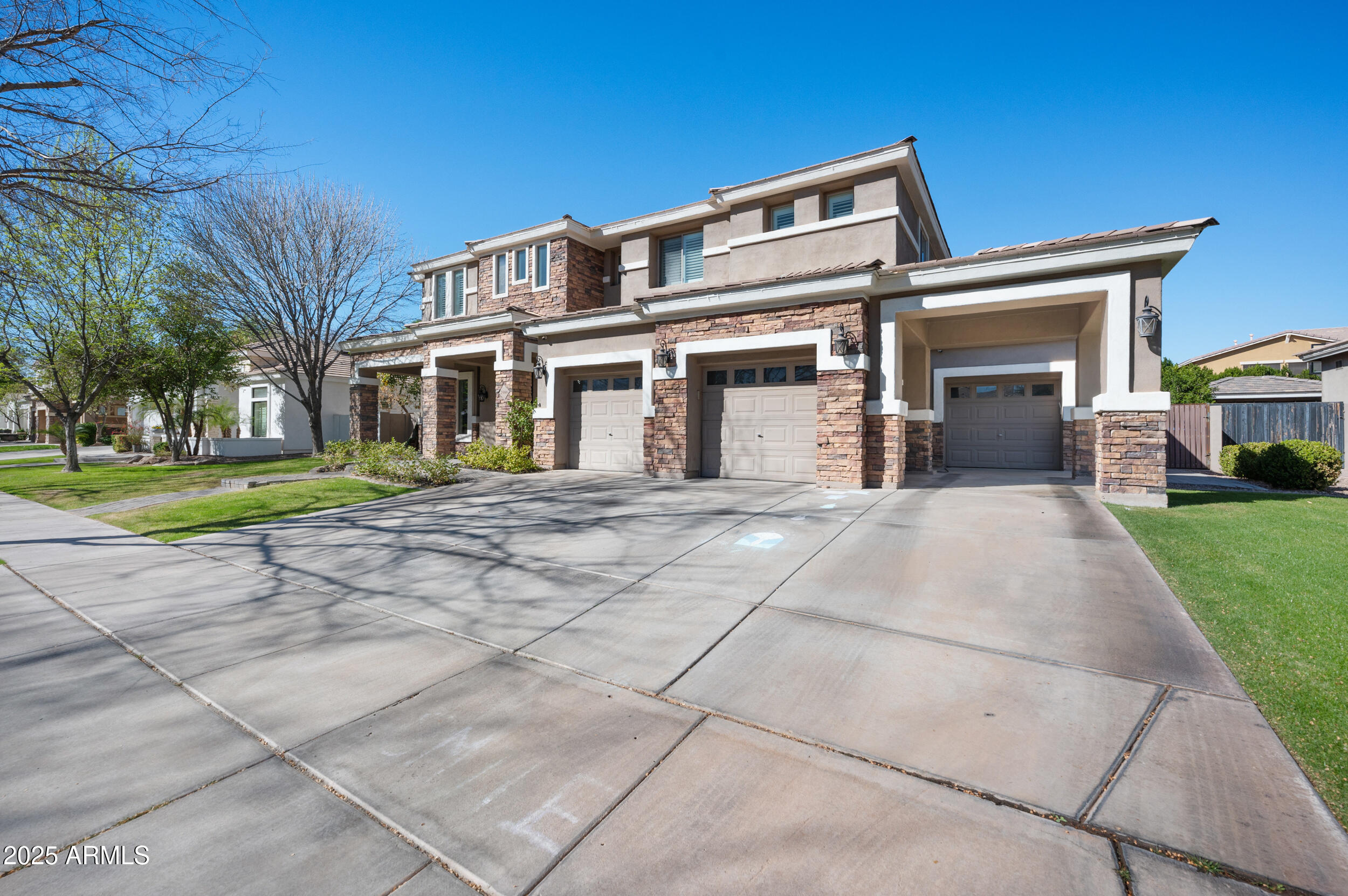 2988 E COMSTOCK Drive