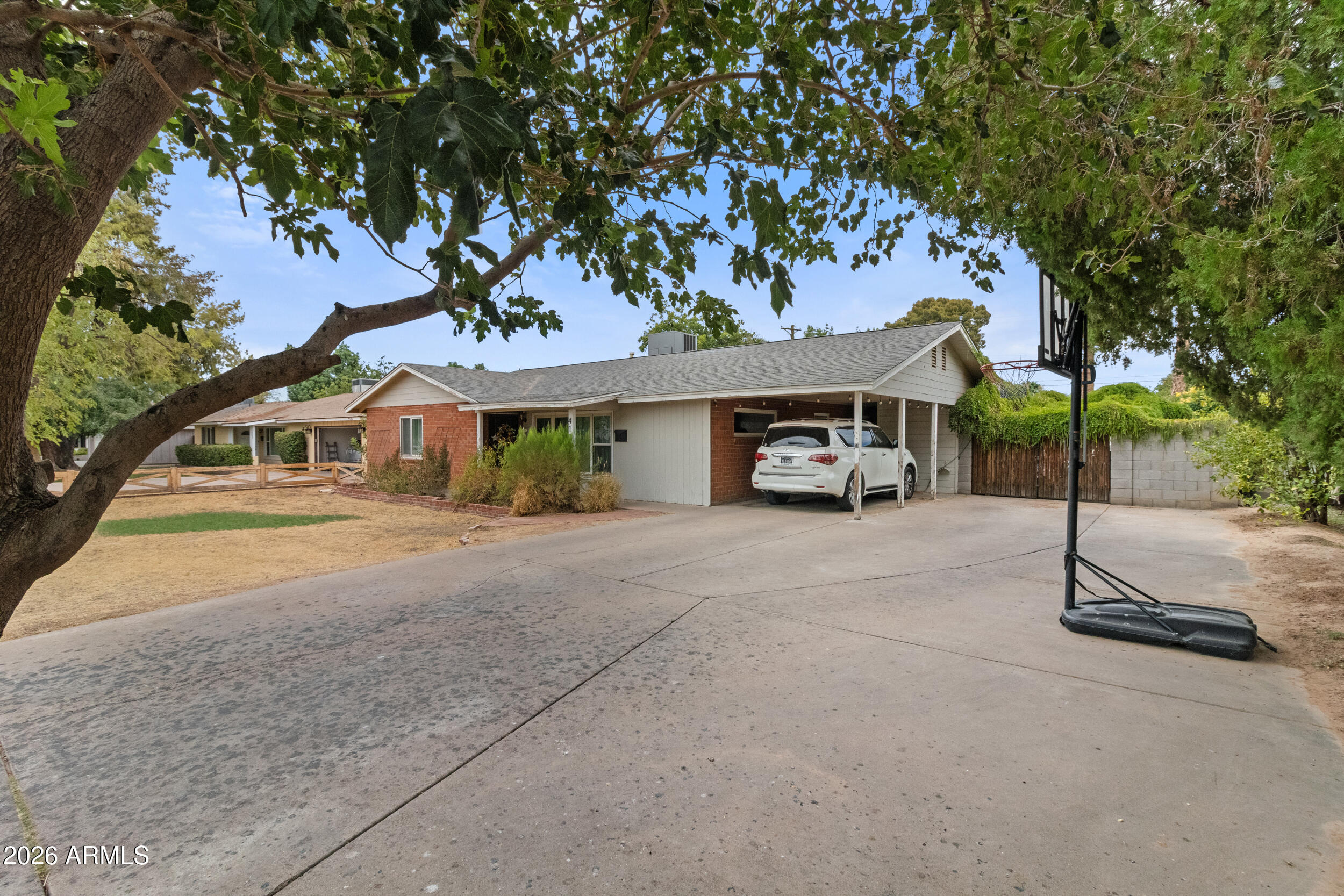 4102 E OSBORN Road 588