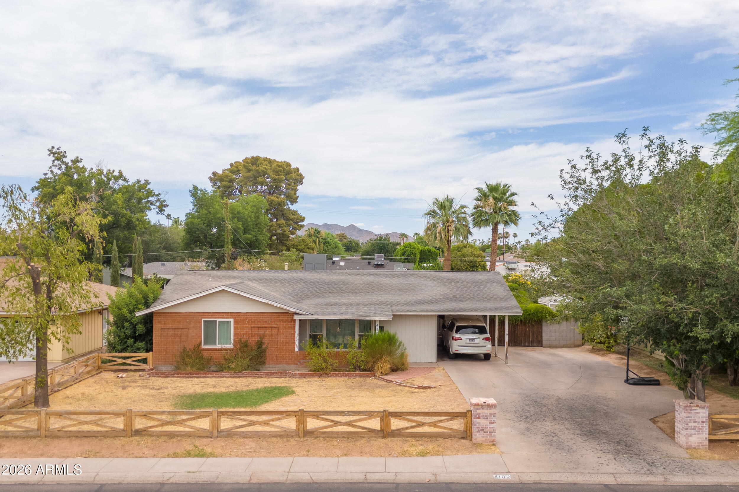4102 E OSBORN Road 588