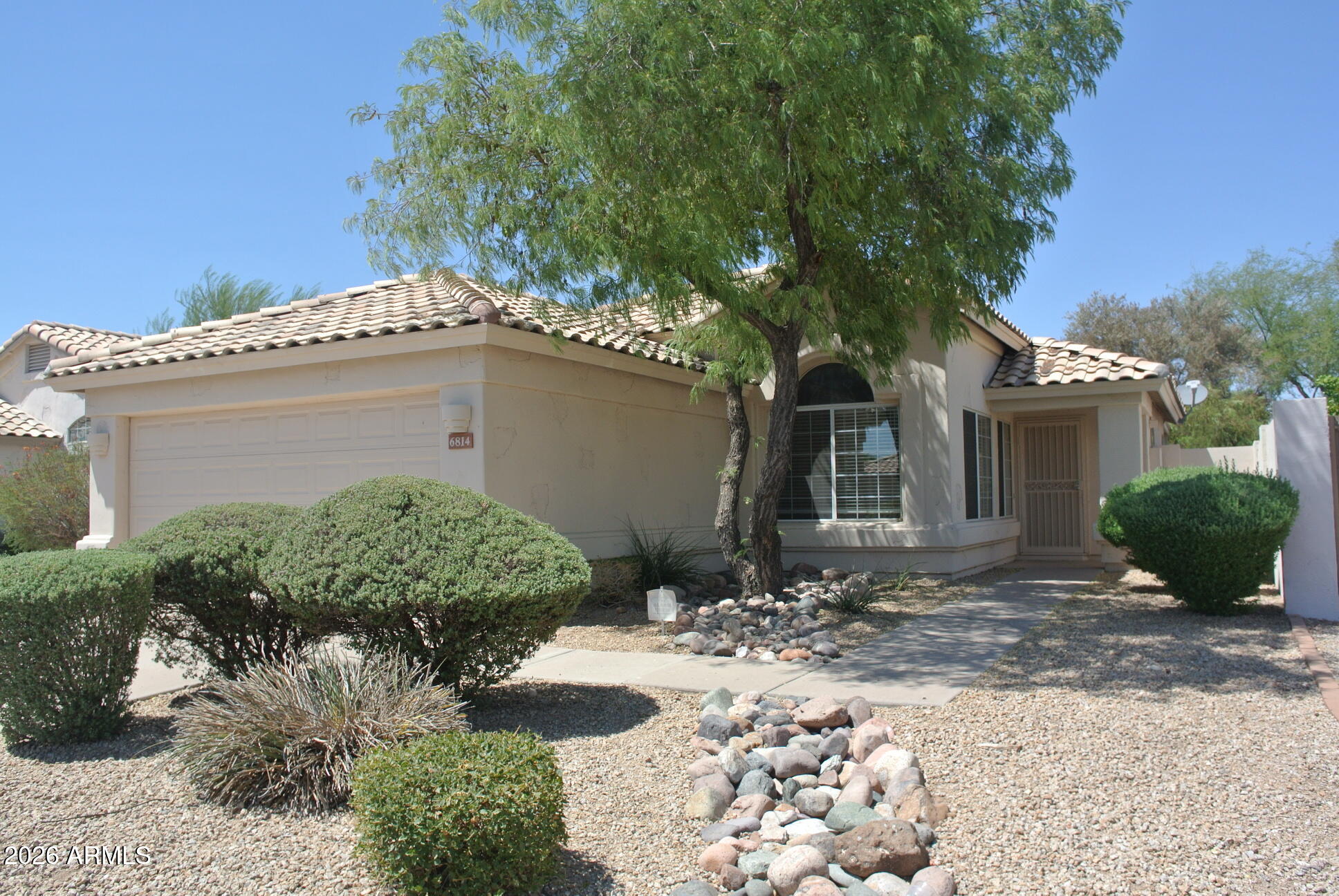 6814 W LOUISE Drive