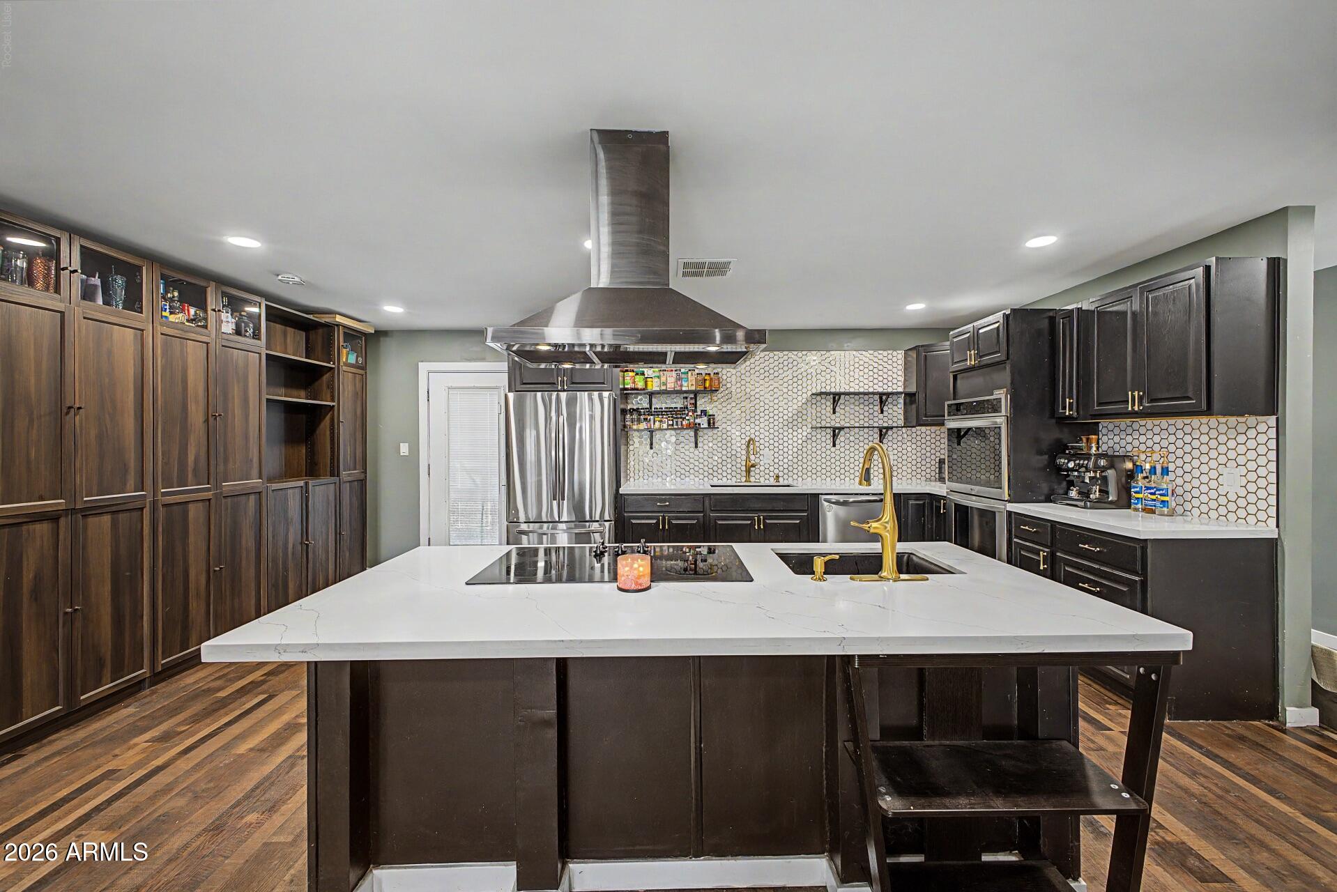 4139 W DESERT HILLS Drive