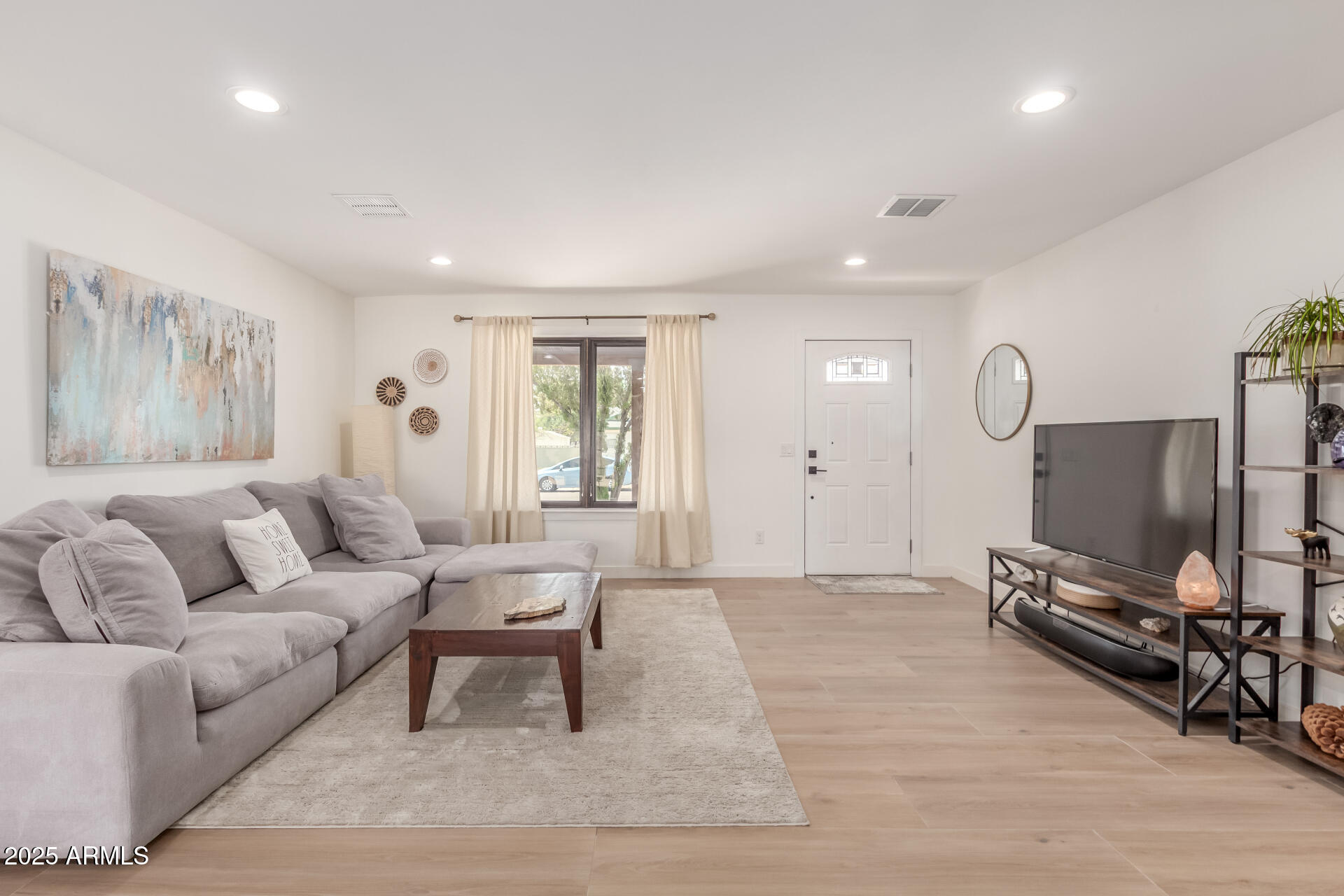 226 E MCKINLEY Street