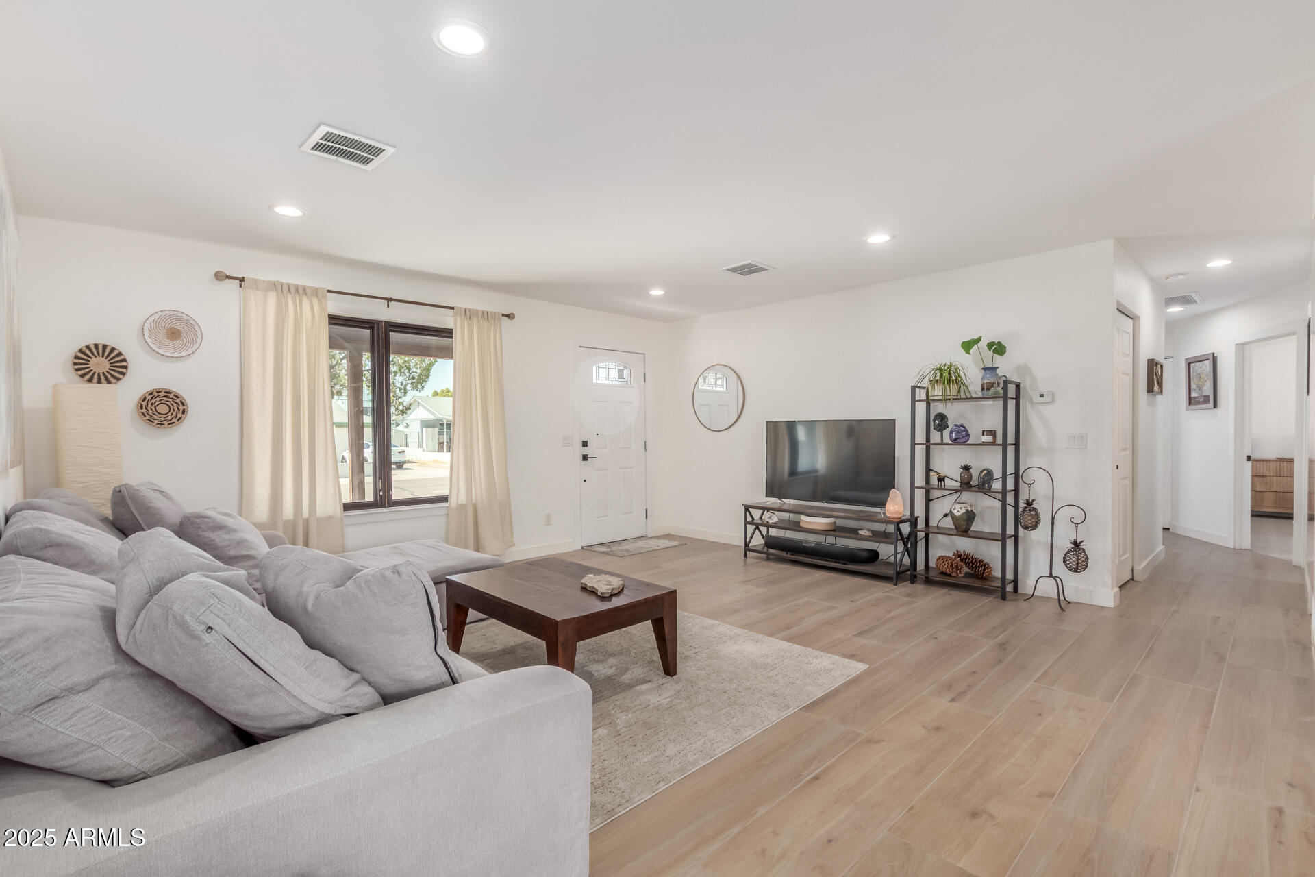 226 E MCKINLEY Street