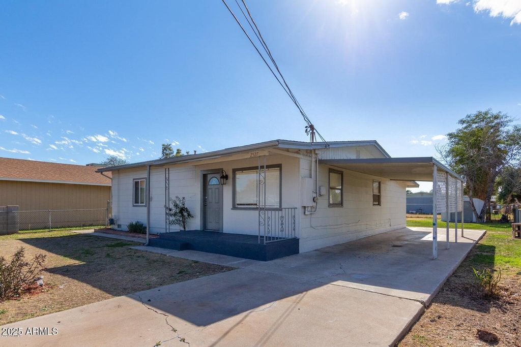 Photo of 2527 E Maryland Drive, Tempe, AZ 85288 (MLS # 6915037)