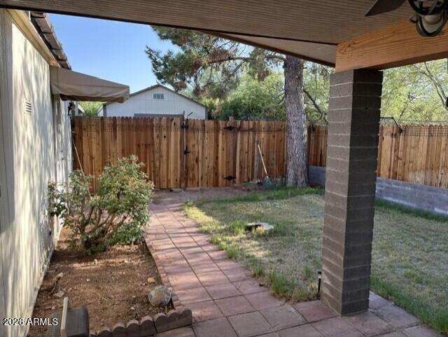 490 W SMOKETREE Street