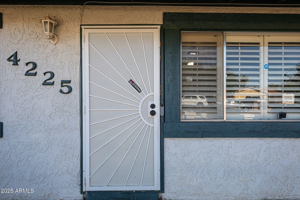 Photo of 4225 W Griswold Road, Phoenix, AZ 85051 (MLS # 6952350)