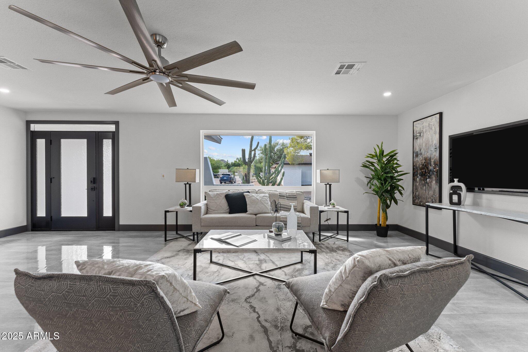 2818 E MALAPAI Drive