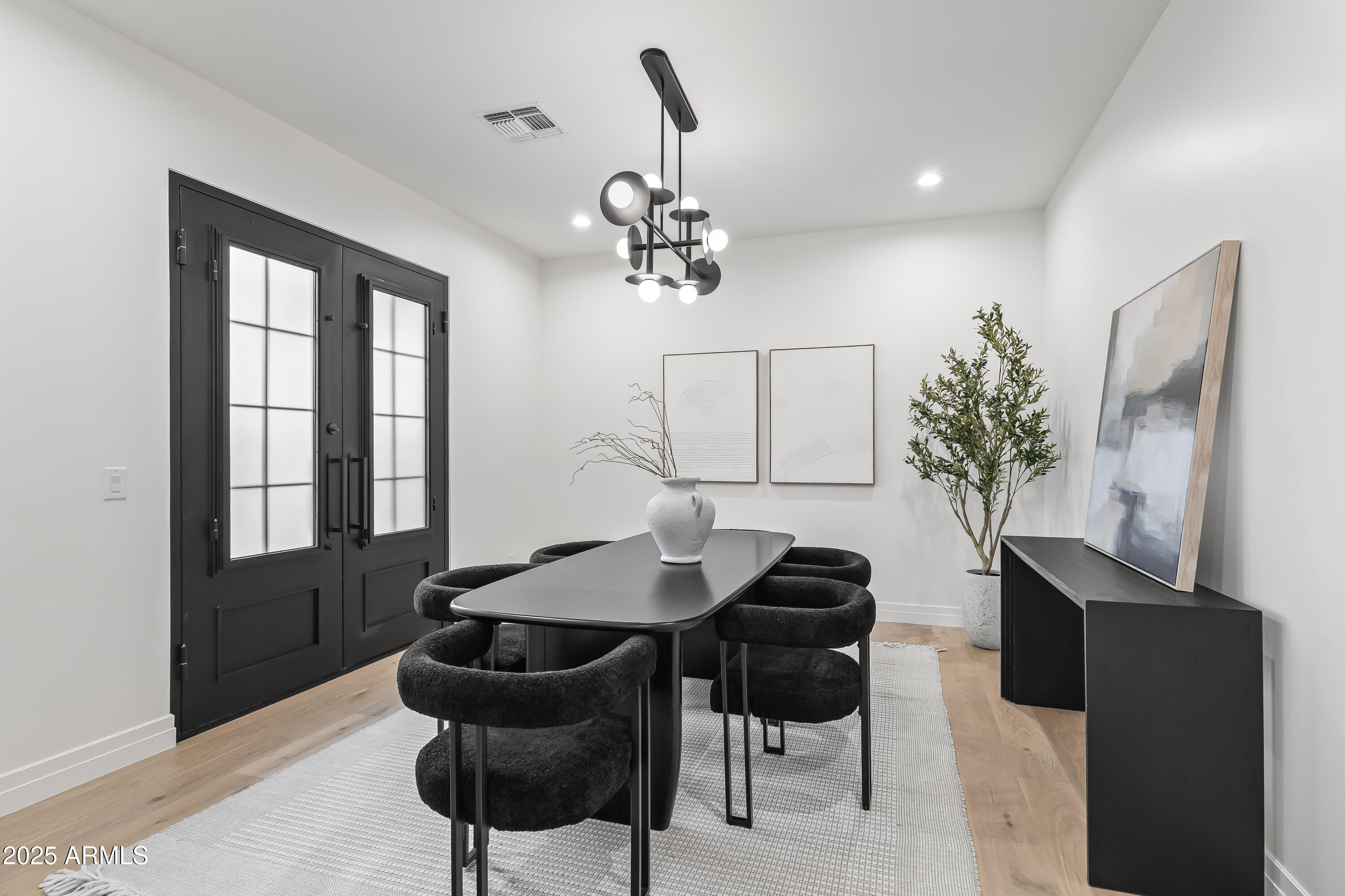 4419 N 43RD Place