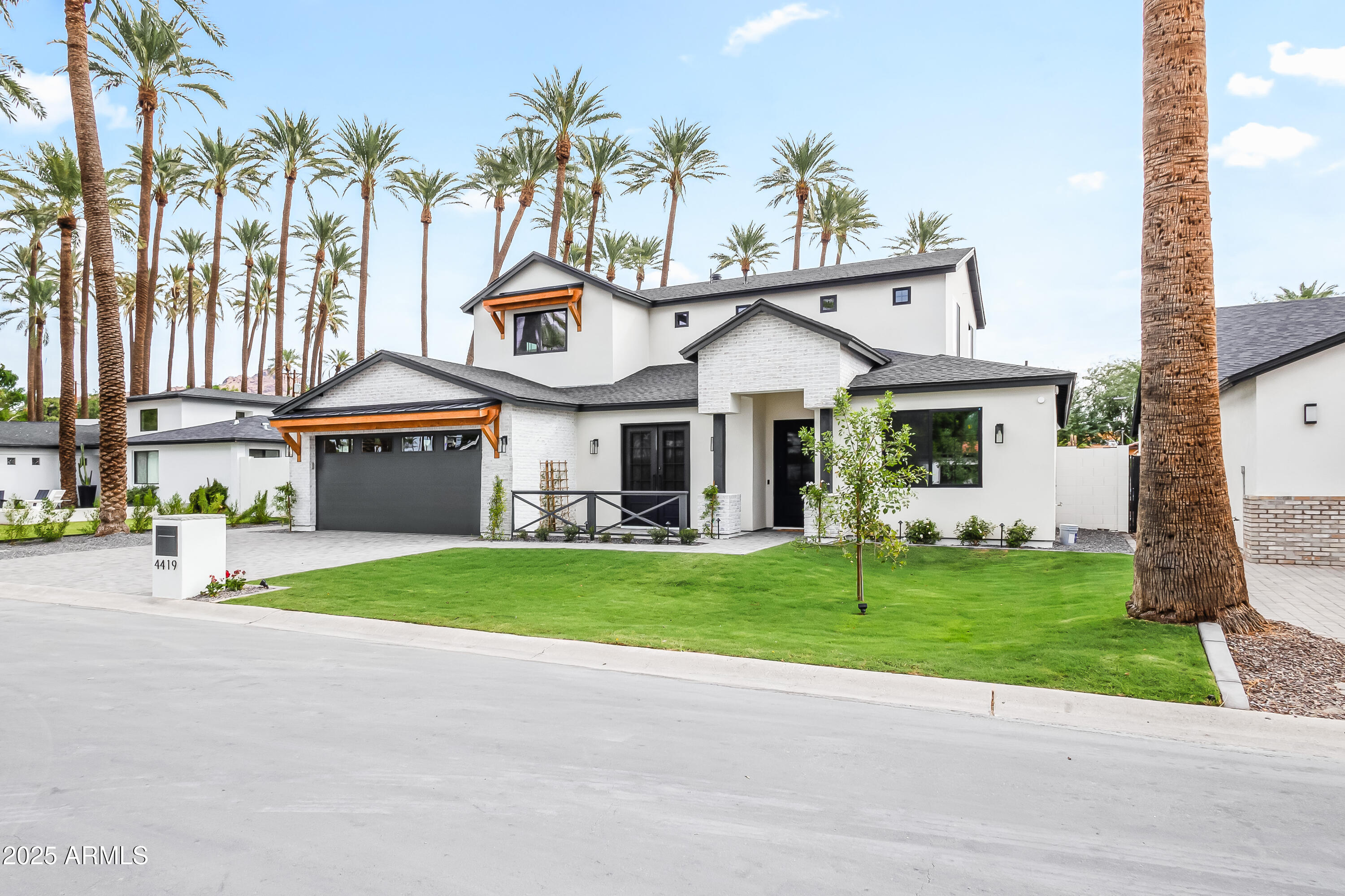 4419 N 43RD Place
