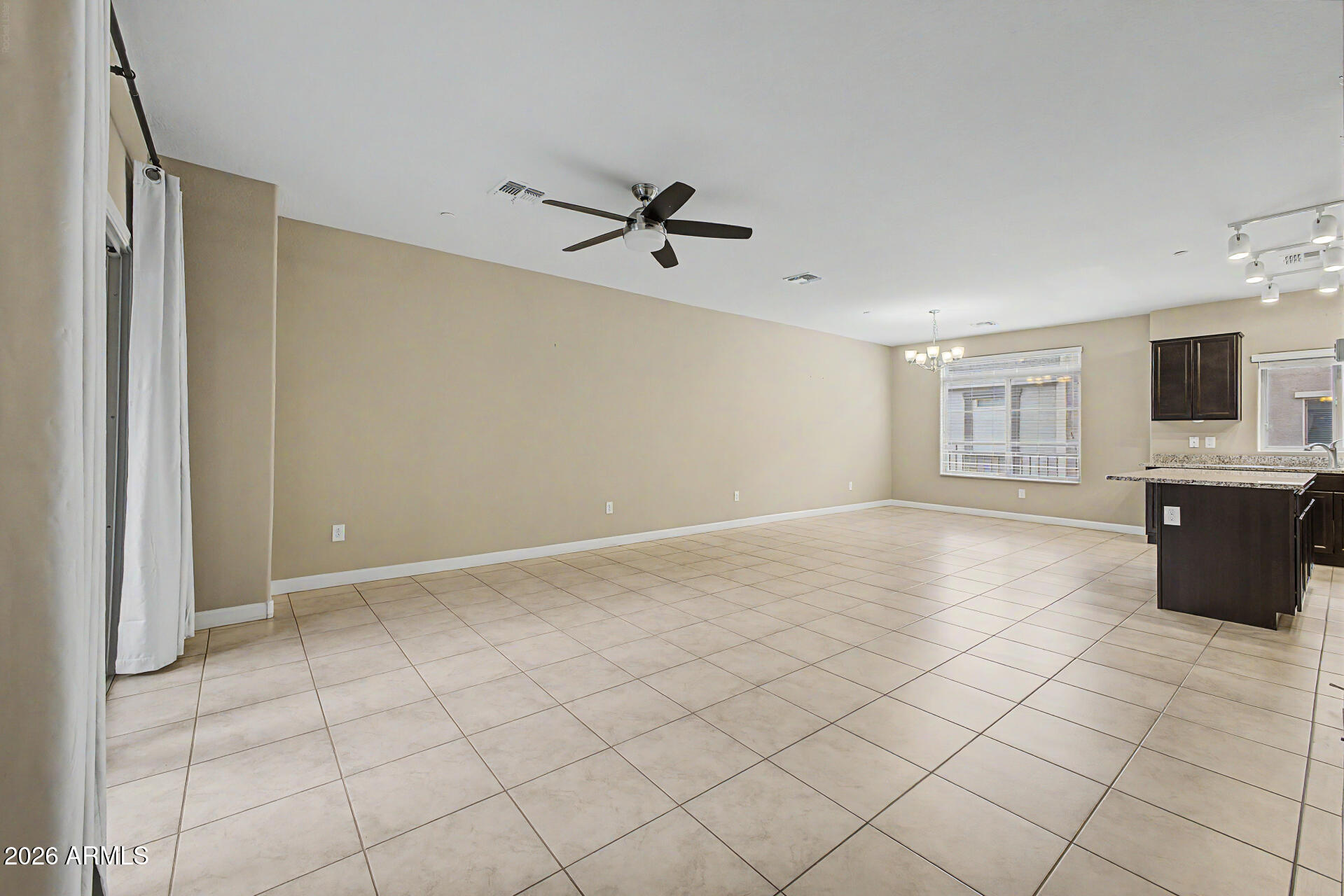 2150 W Alameda Road 1181
