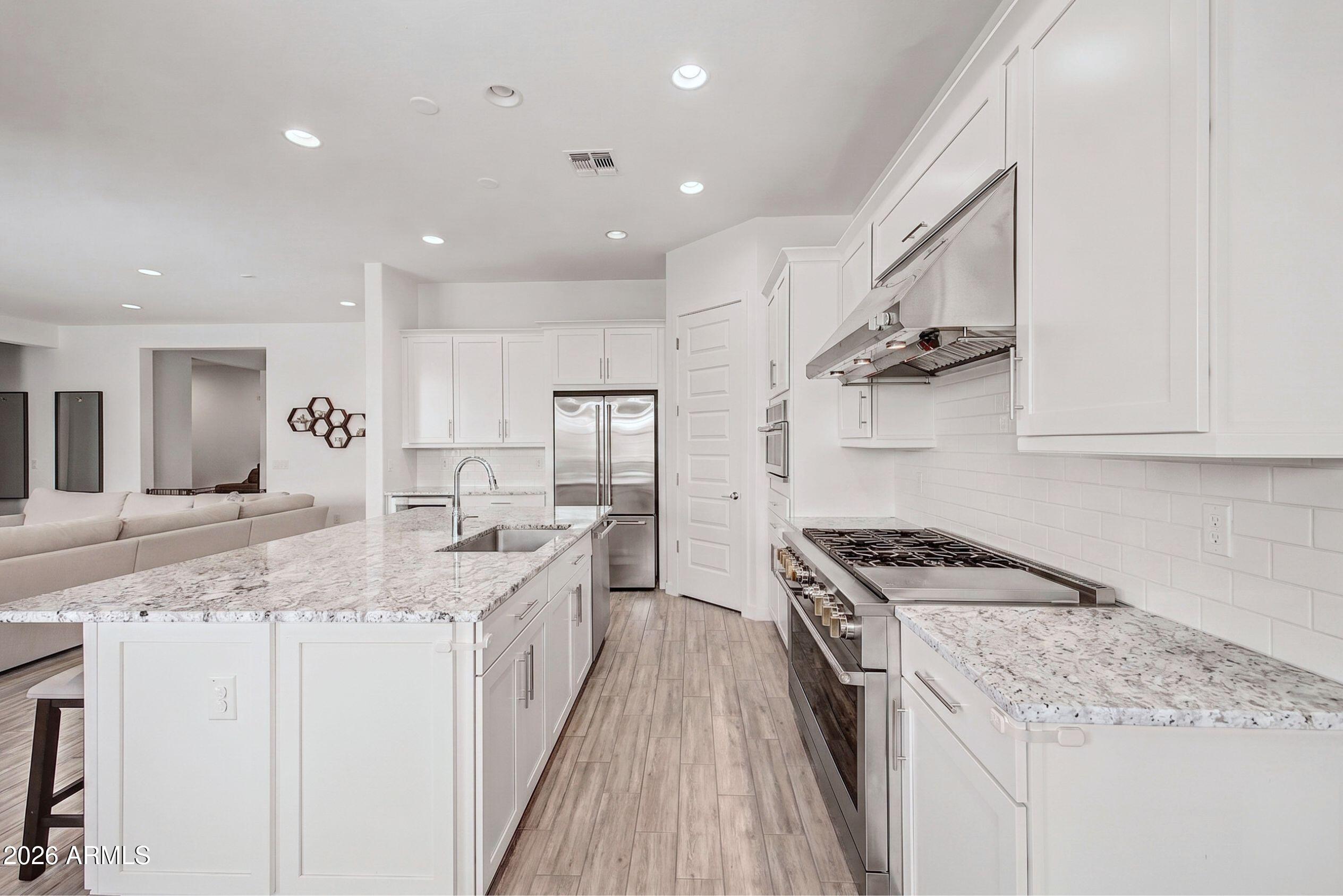 256 E GEMINI Place
