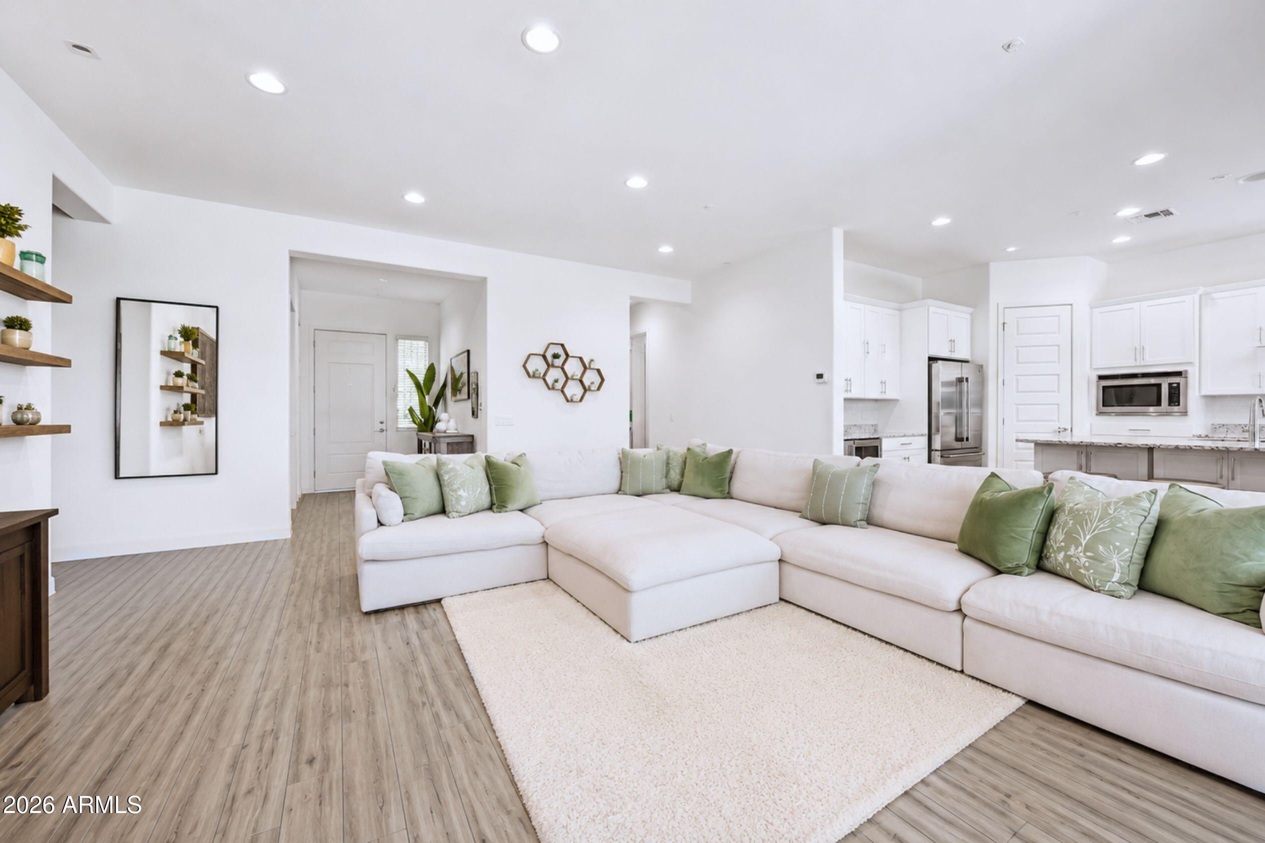 256 E GEMINI Place