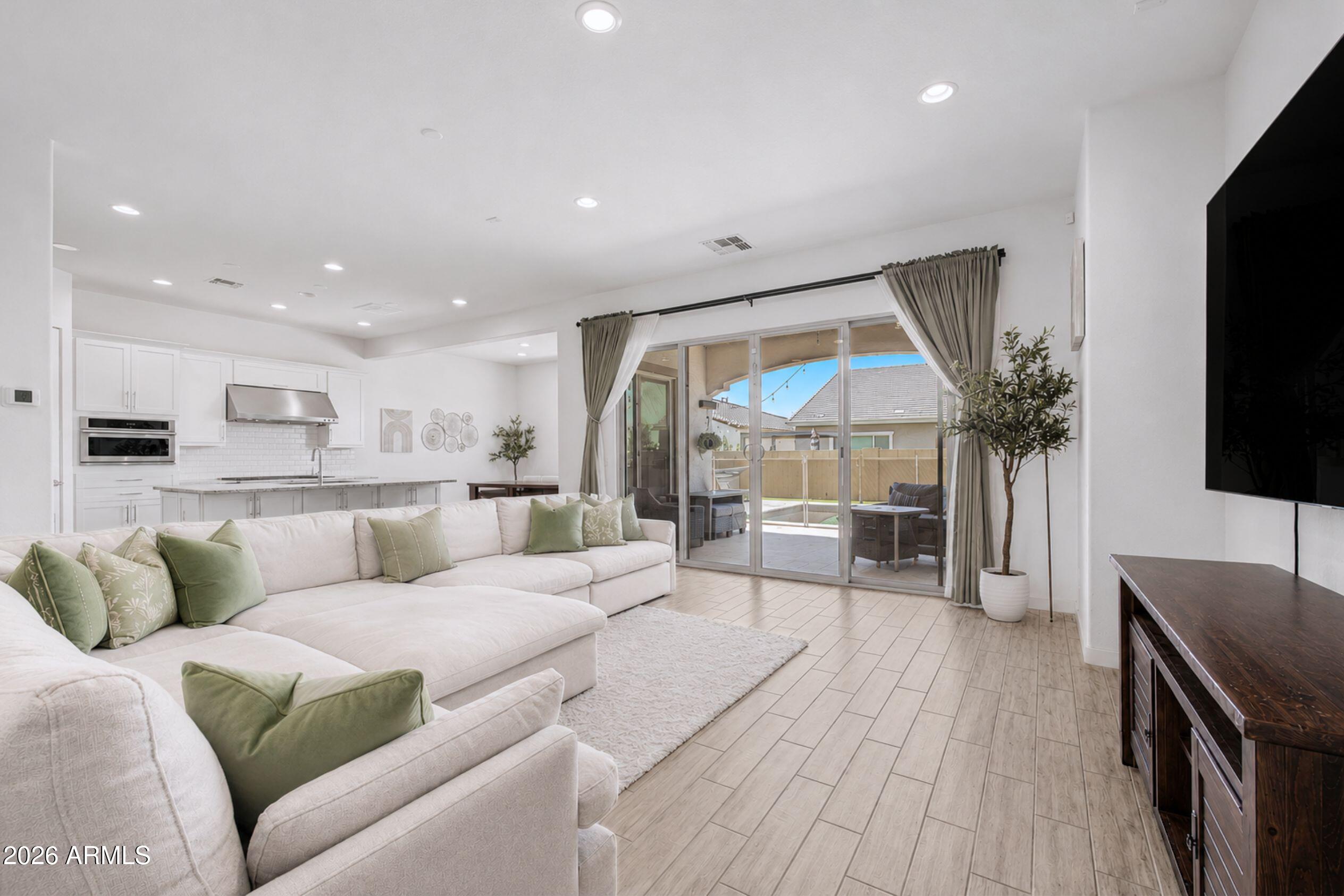 256 E GEMINI Place