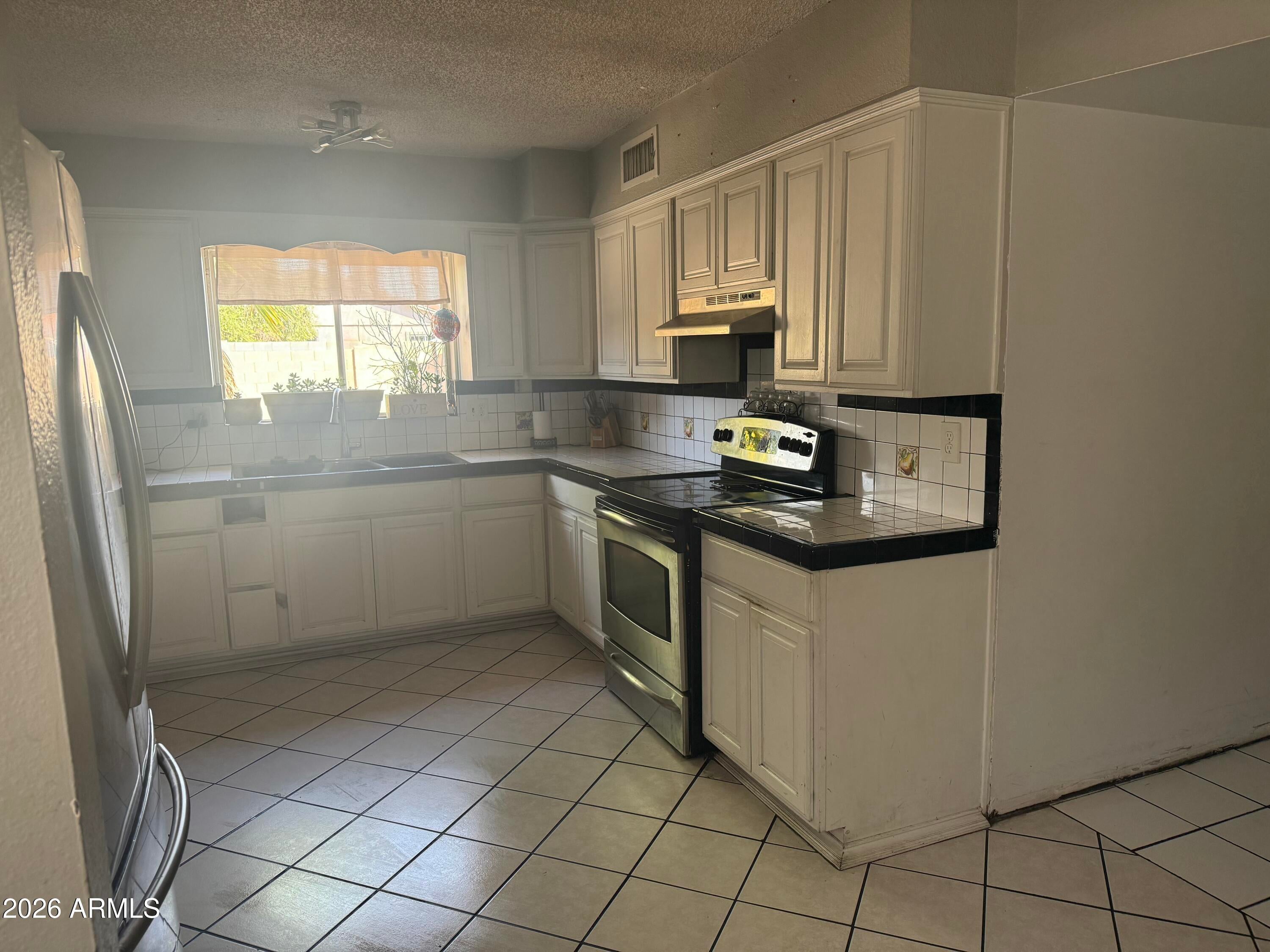 5614 W MONTE VISTA Road