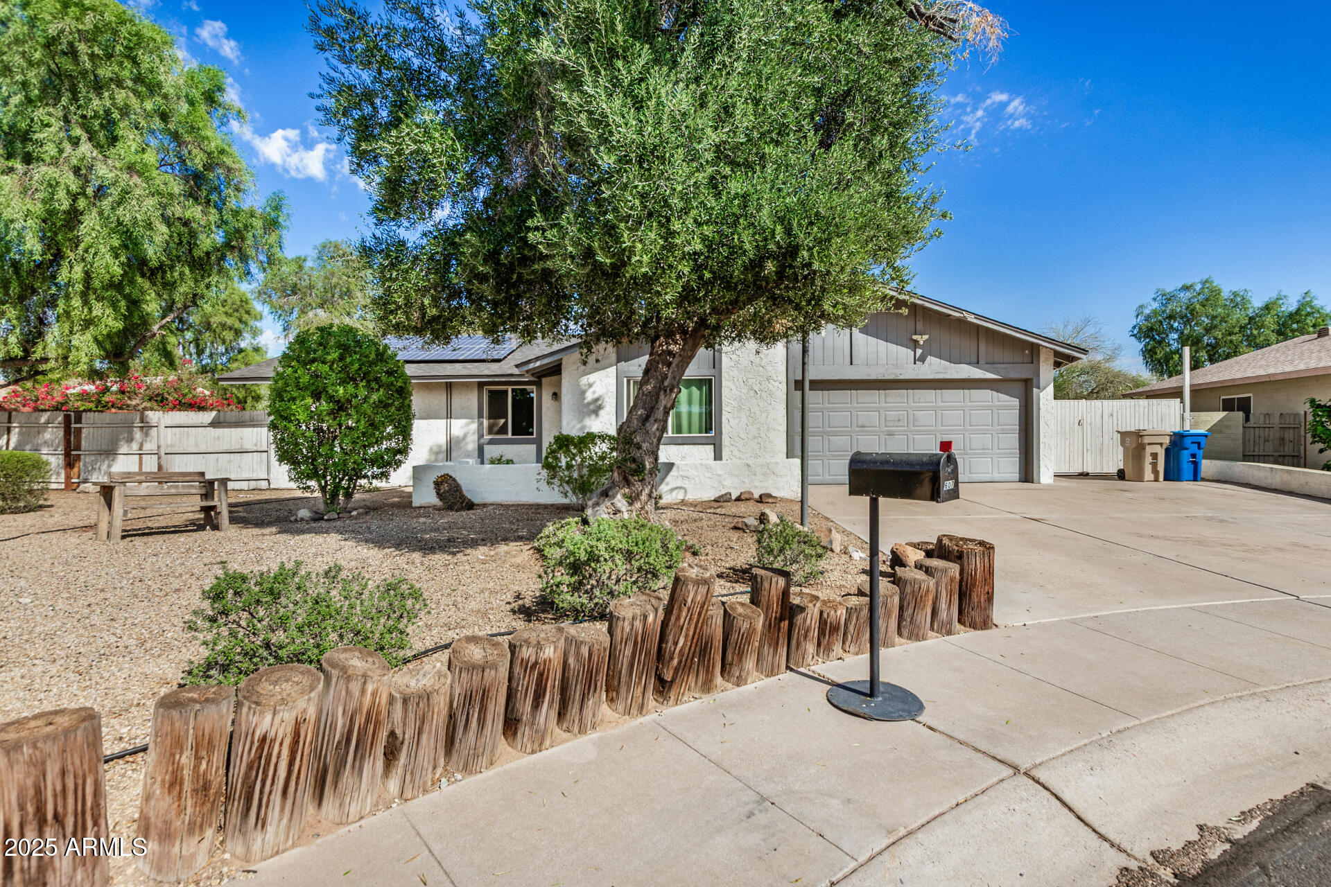 607 N PALM Circle