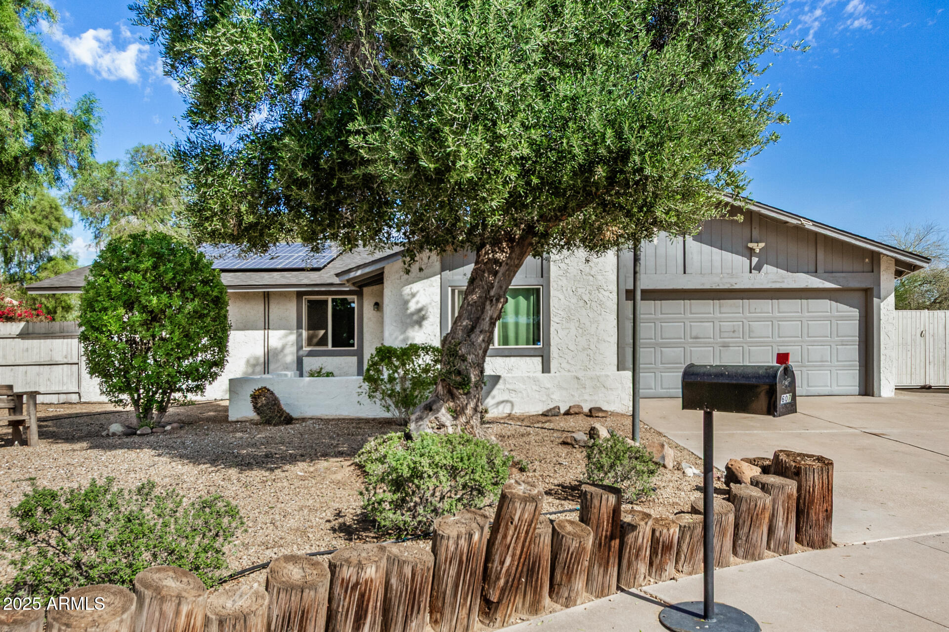 607 N PALM Circle