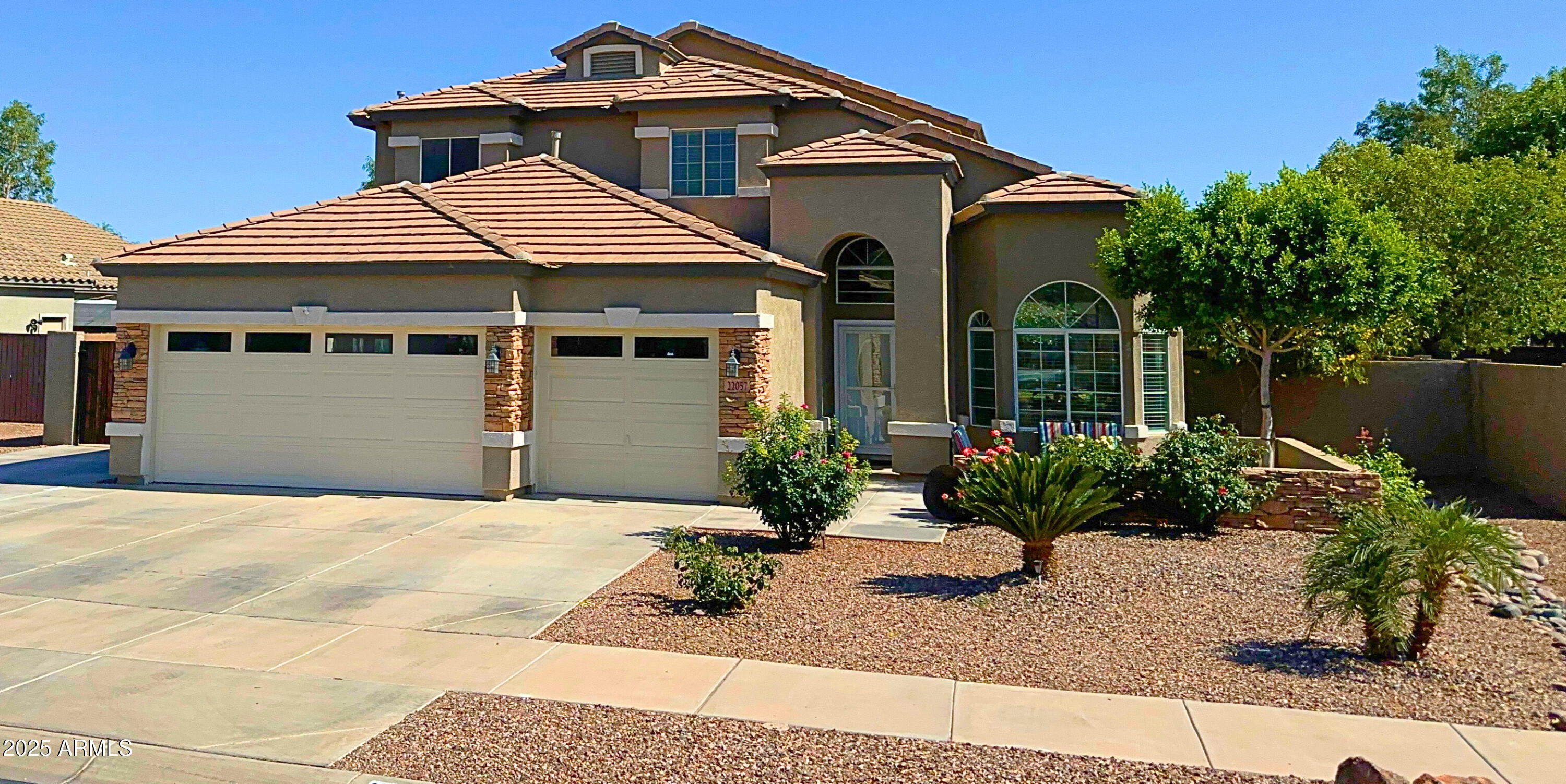 22057 E CALLE DE FLORES --