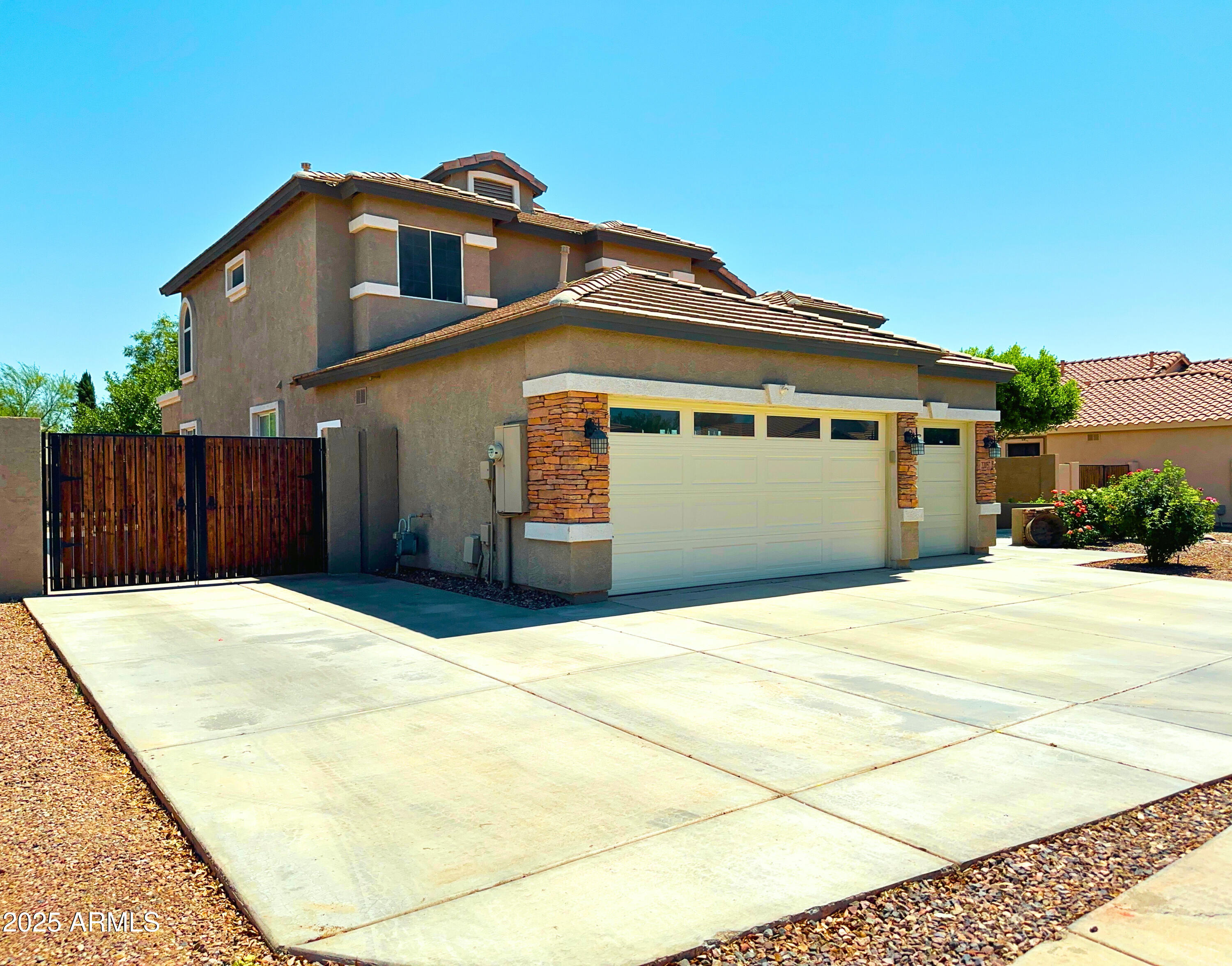 22057 E CALLE DE FLORES --