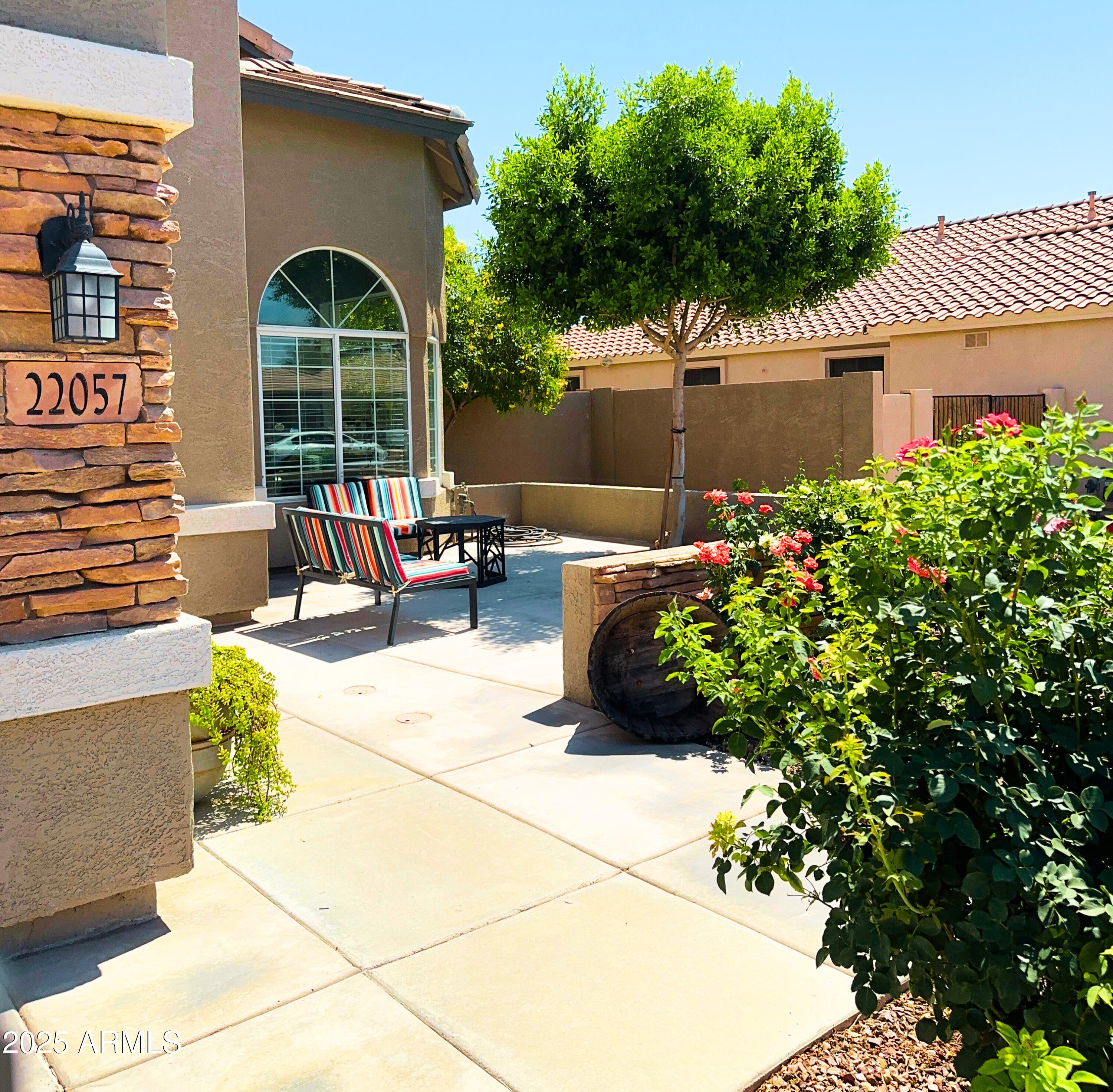 22057 E CALLE DE FLORES --