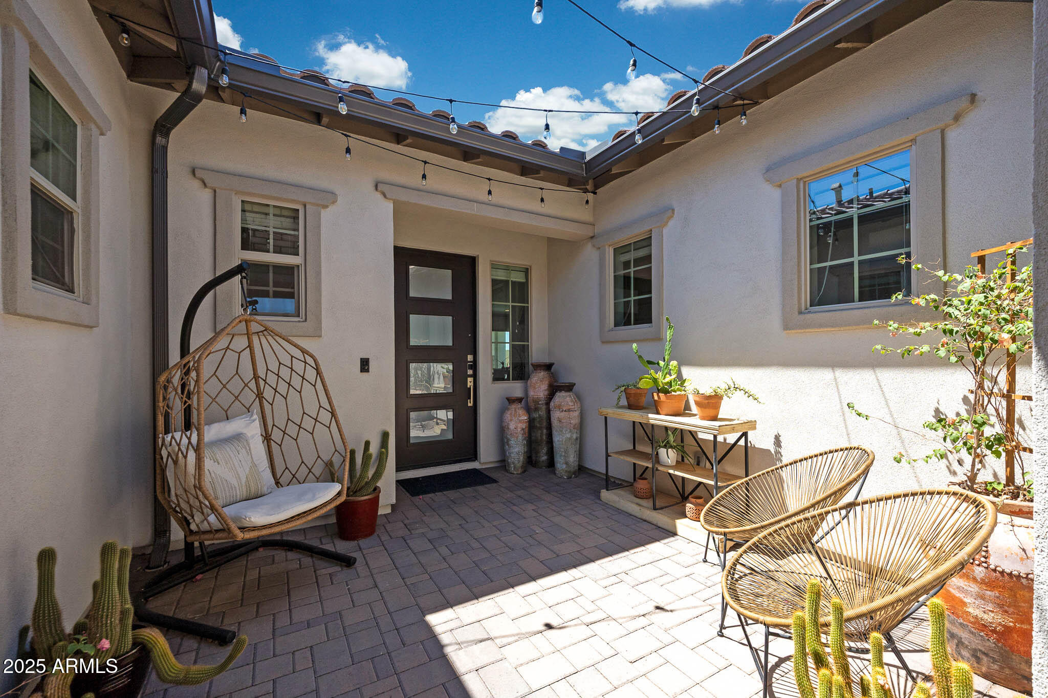 2037 E FALLEN LEAF Lane