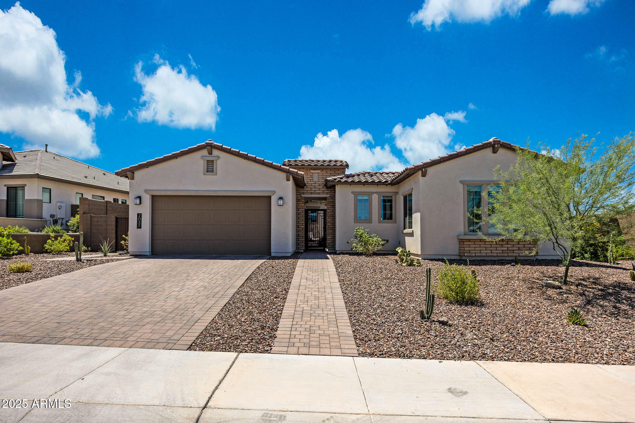 2037 E FALLEN LEAF Lane