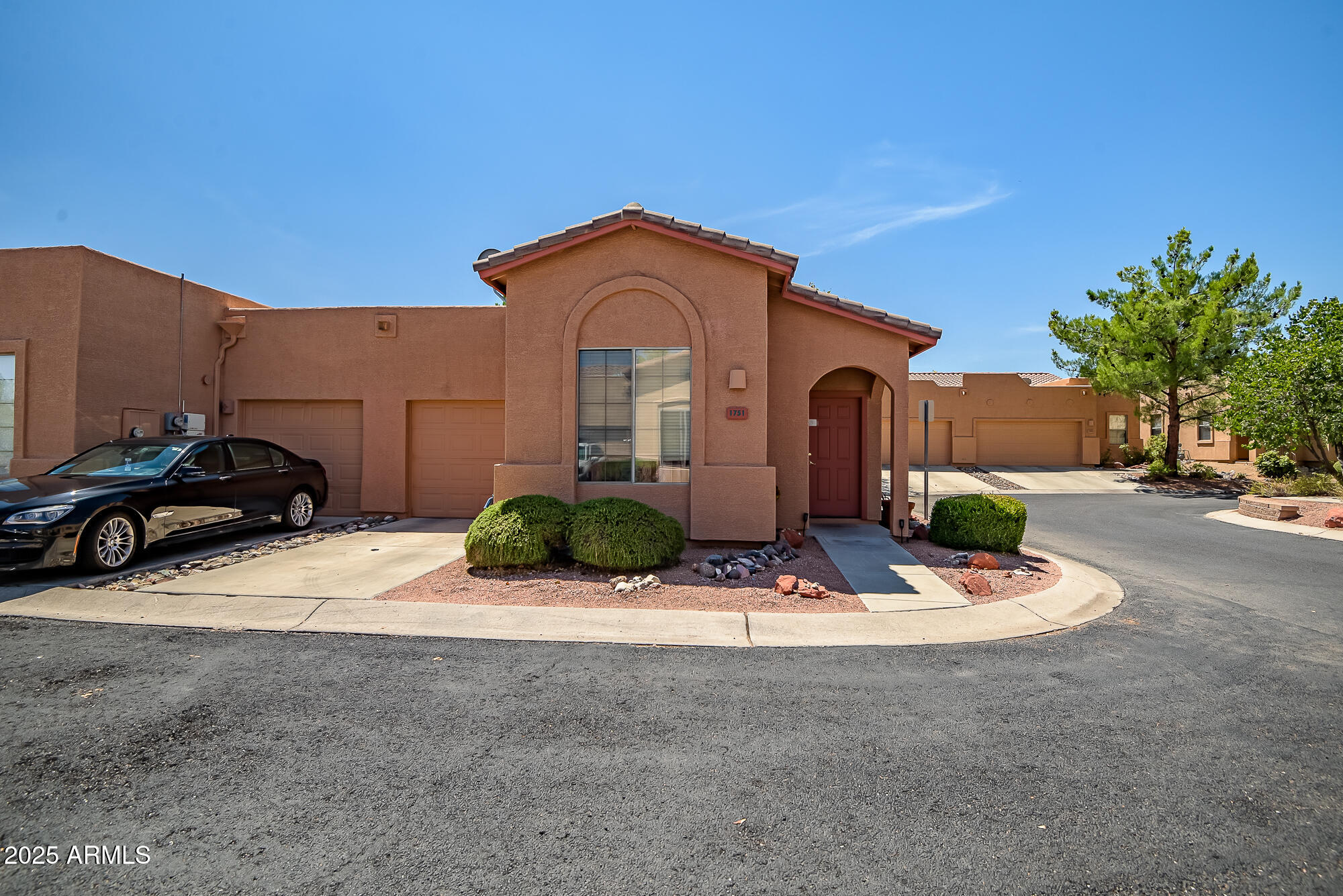 1751 E Parada Del Sol --