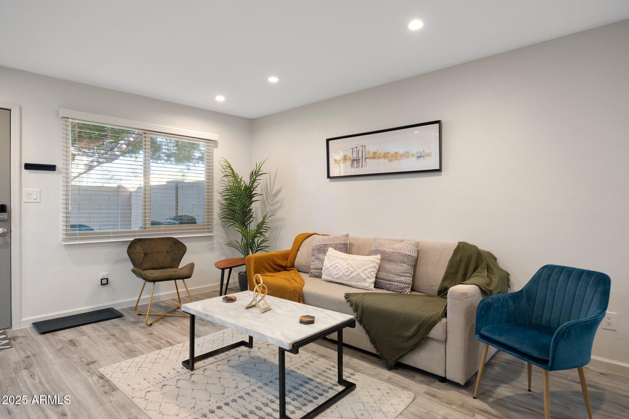 948 S ALMA SCHOOL Road 3