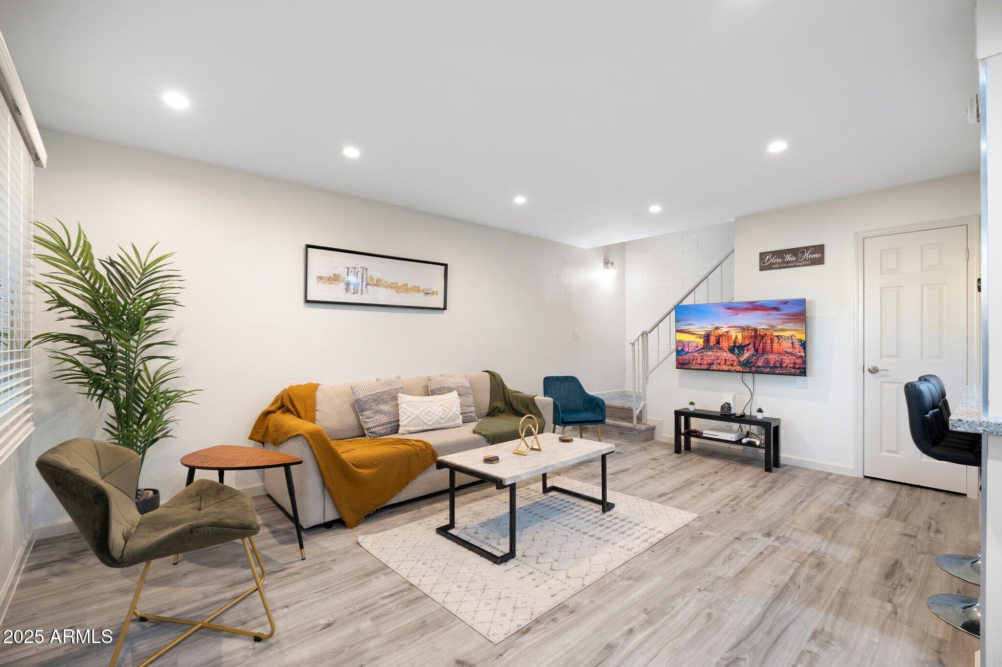 948 S ALMA SCHOOL Road 3