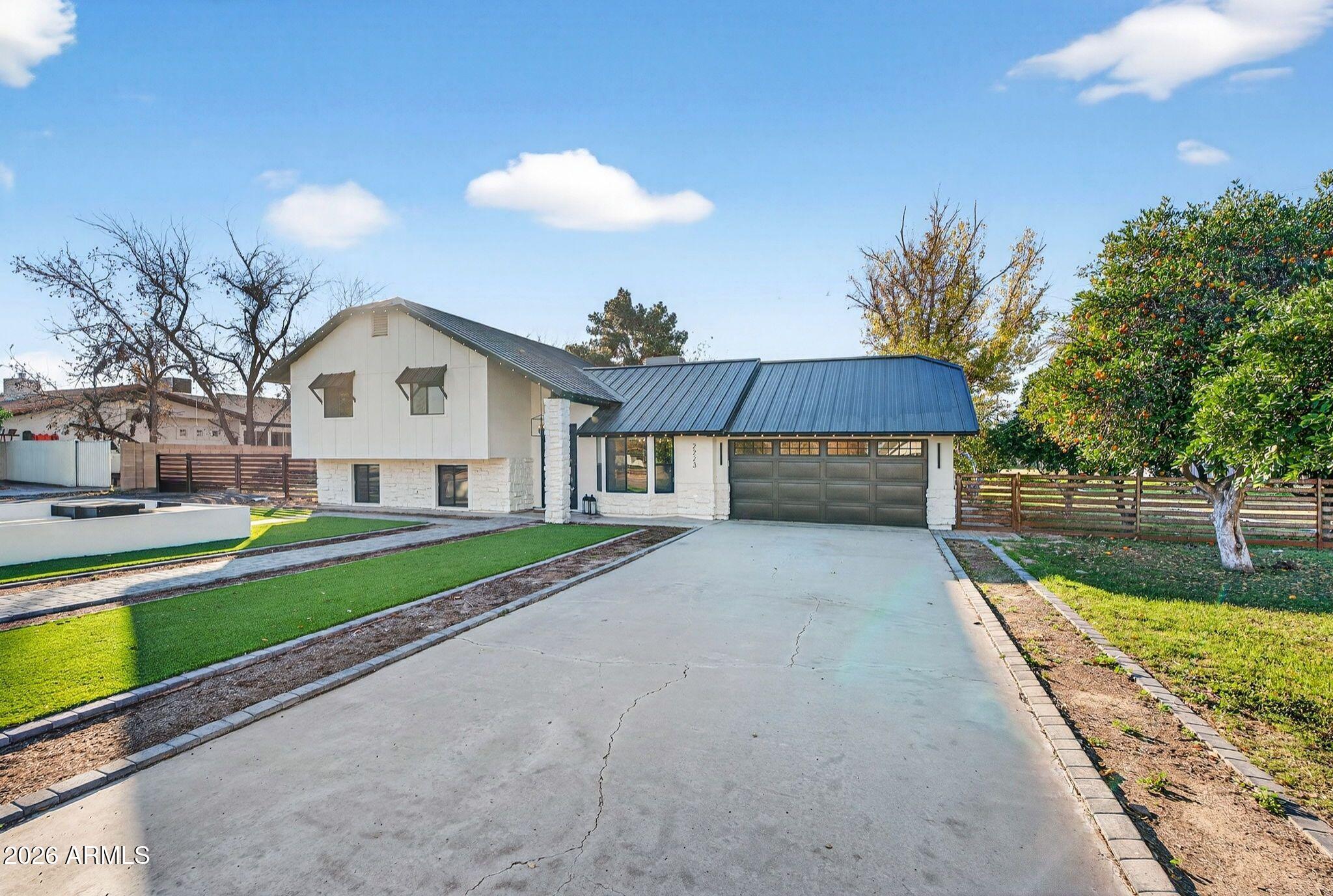 2223 E CLAXTON Street