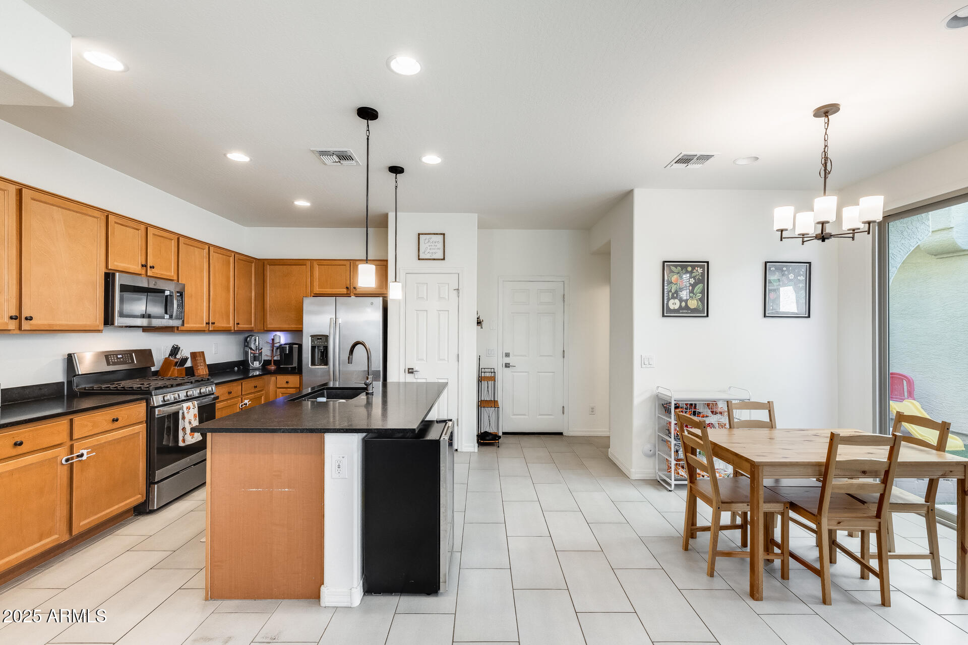 5742 W ILLINI Street