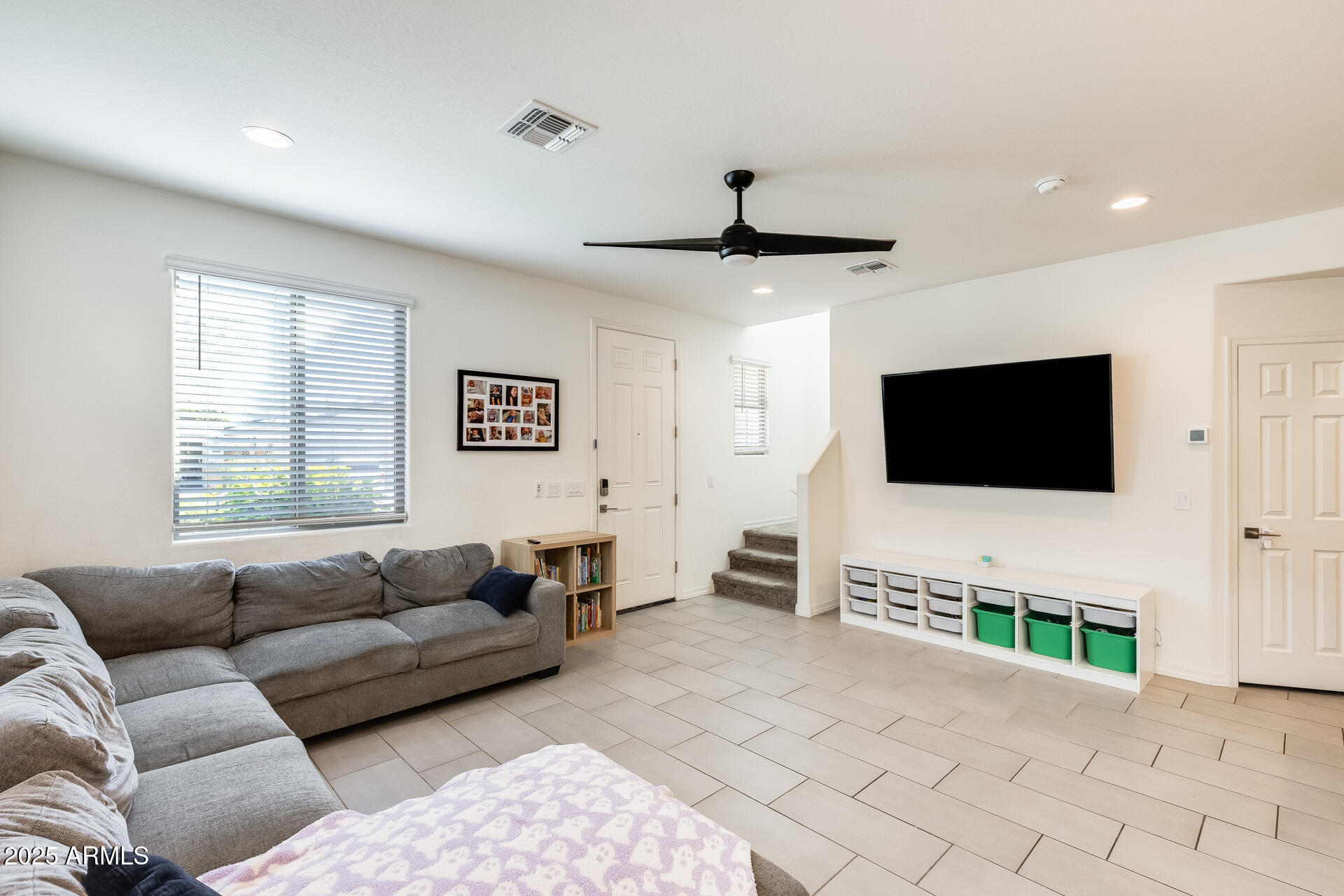 5742 W ILLINI Street